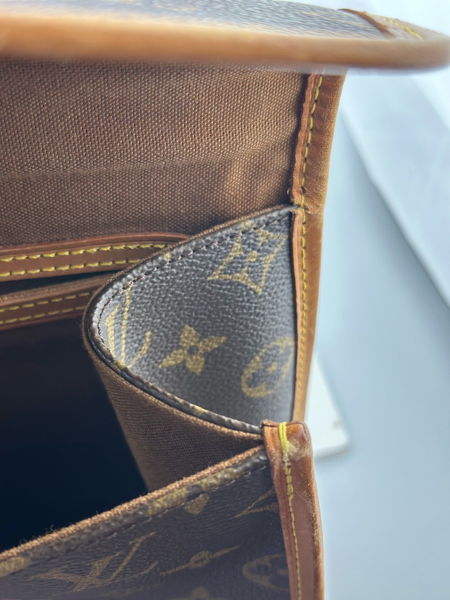Louis Vuitton - Other - Monogram coated canvas with Vachetta leather trim - Brown - (Medium)