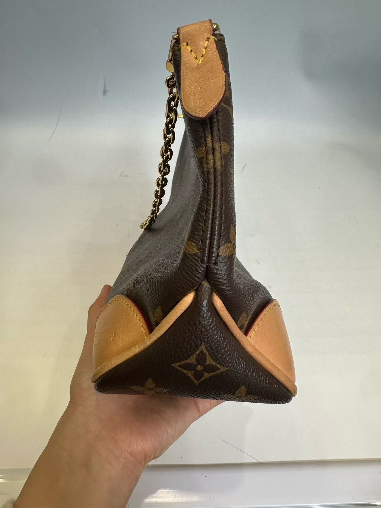 Louis Vuitton - Other - Monogram coated canvas with Vachetta leather trim - Brown - (medium)