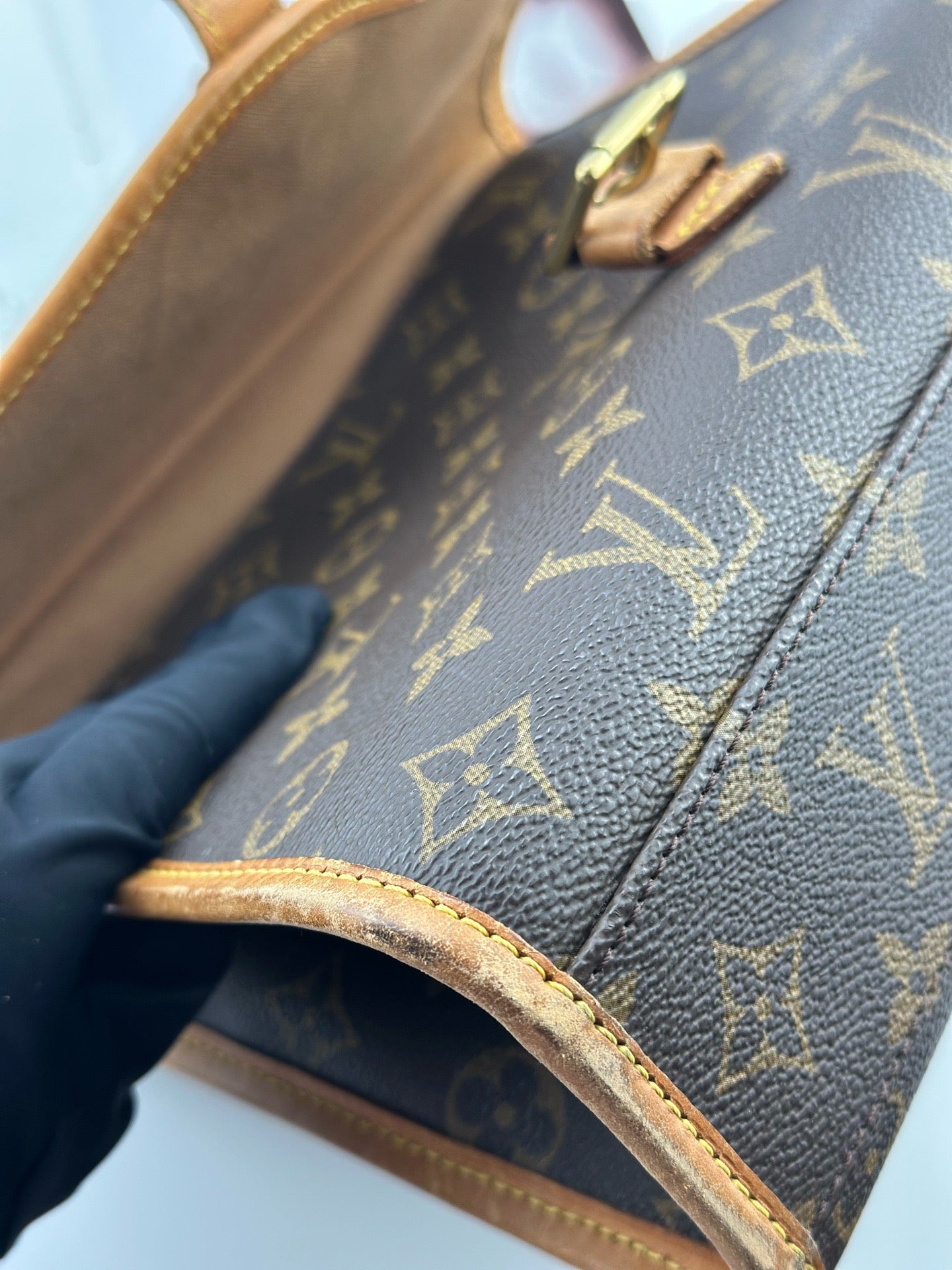 Louis Vuitton - Other - Monogram coated canvas with Vachetta leather trim - Brown - (Medium)