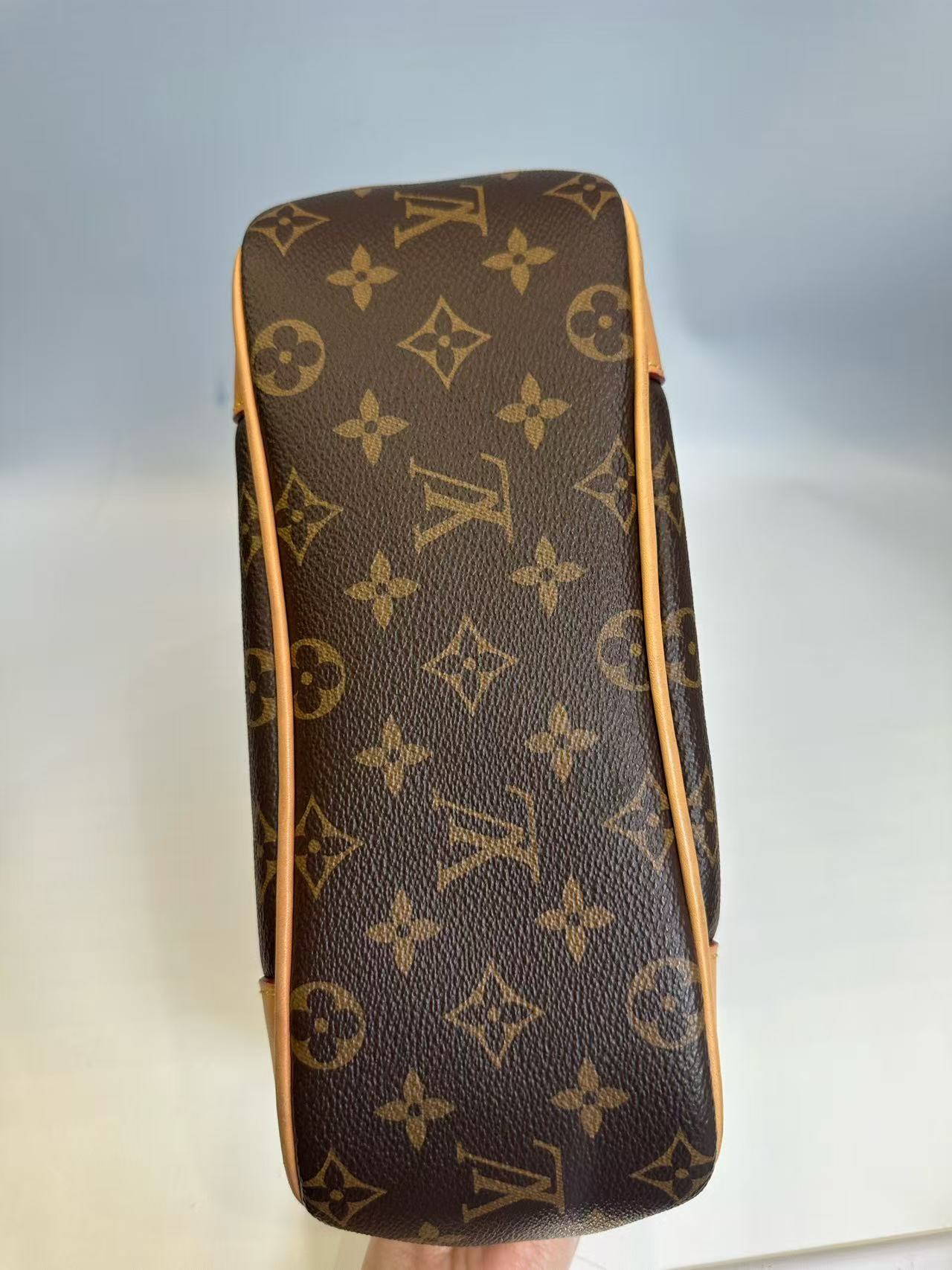 Louis Vuitton - Other - Monogram coated canvas with Vachetta leather trim - Brown - (medium)
