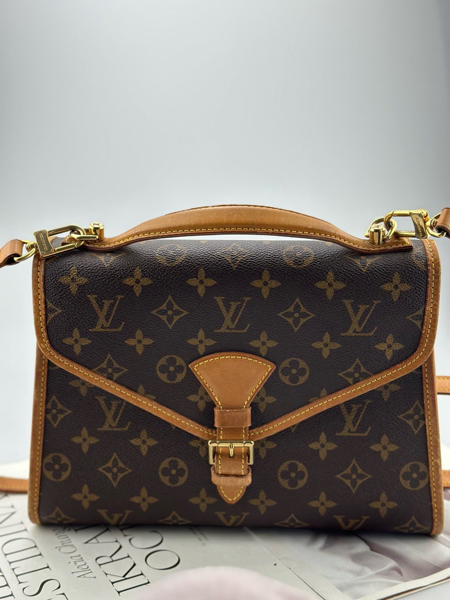 Louis Vuitton - Other - Monogram coated canvas with Vachetta leather trim - Brown - (Medium)