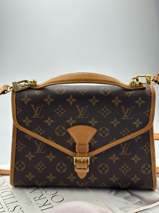Louis Vuitton - Other - Monogram coated canvas with Vachetta leather trim - Brown - (Medium)