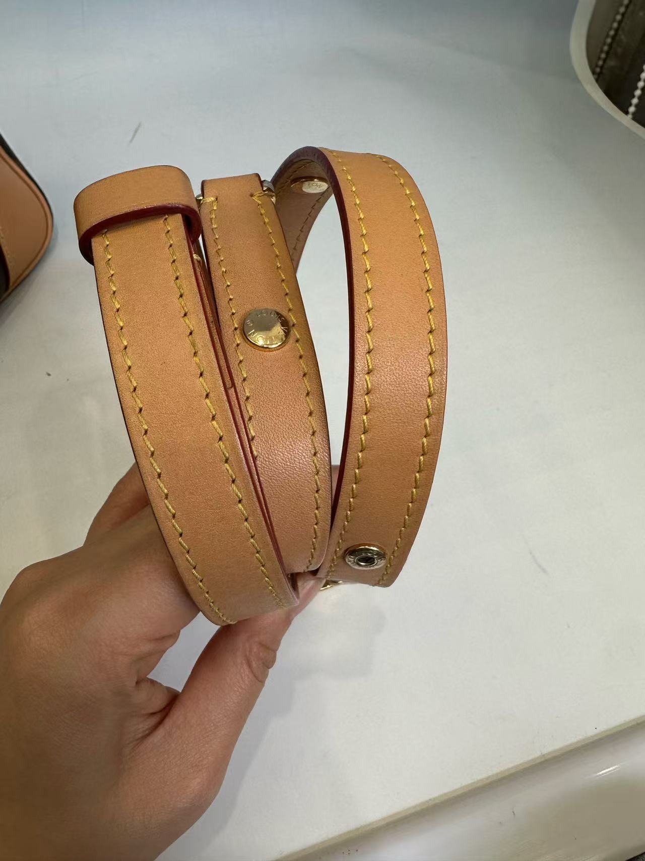 Louis Vuitton - Other - Monogram coated canvas with Vachetta leather trim - Brown - (medium)