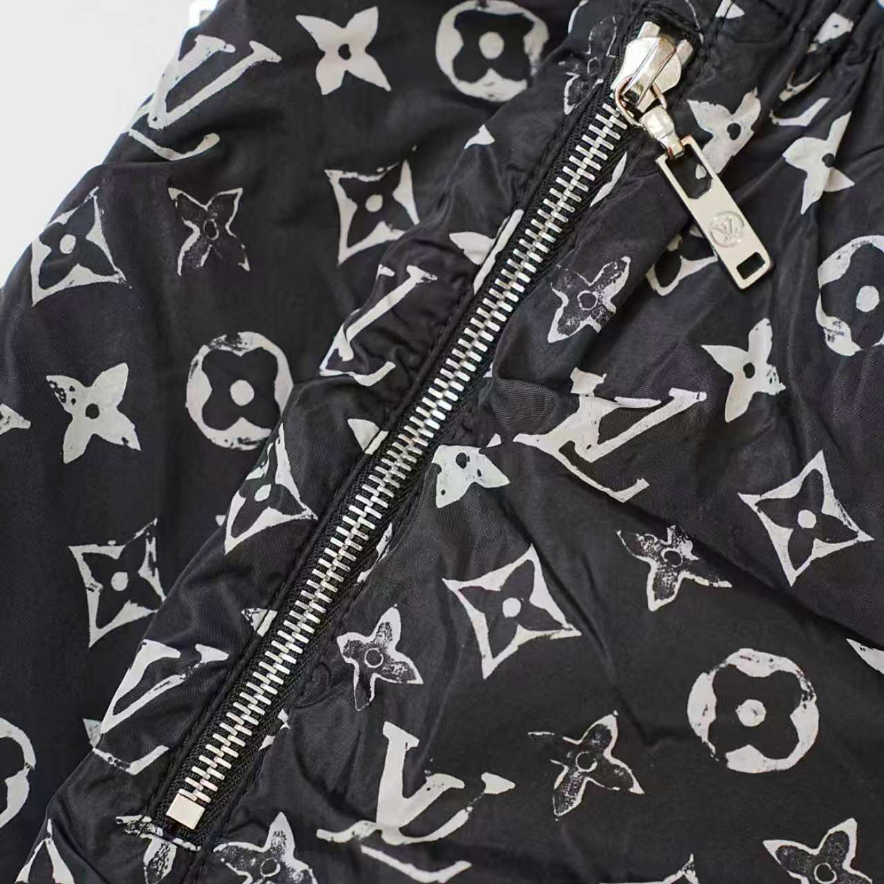 Louis Vuitton - Other - Polyamide - Black - (40)