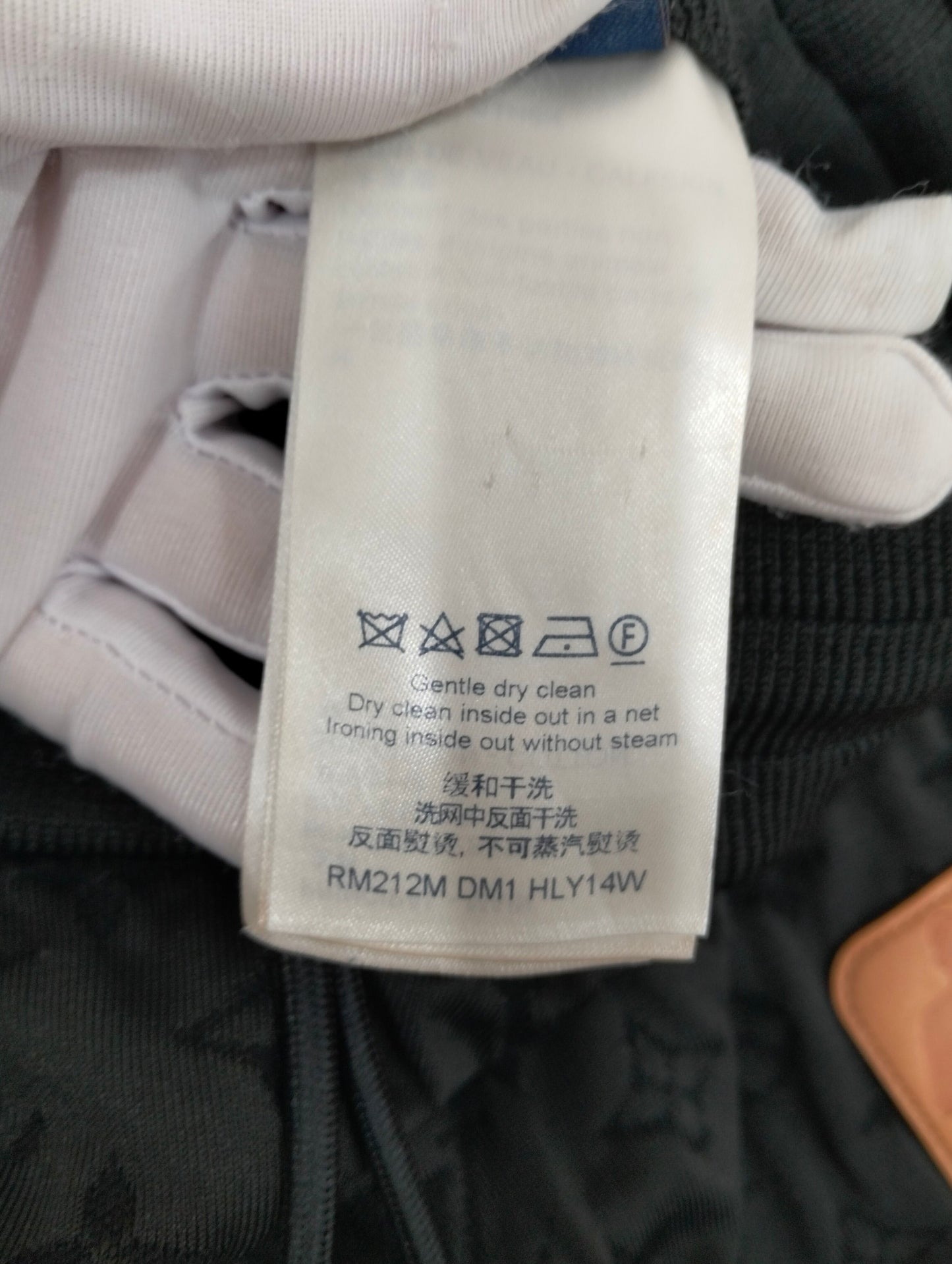 Louis Vuitton - Other - Polyamide - Black - (M)