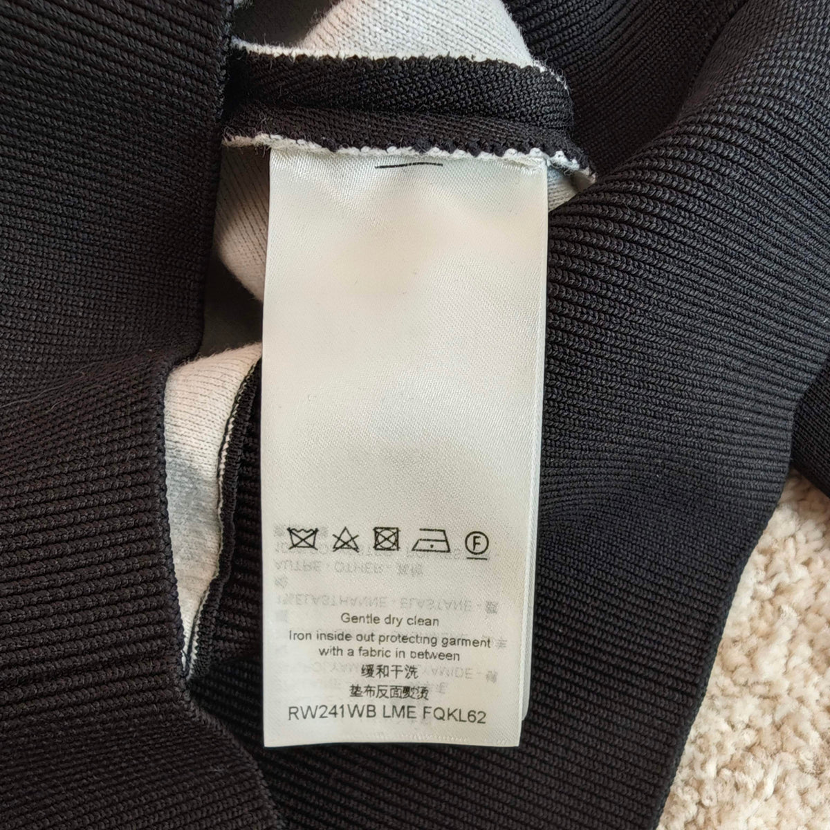 Louis Vuitton - Other - Silk - Black - (M)