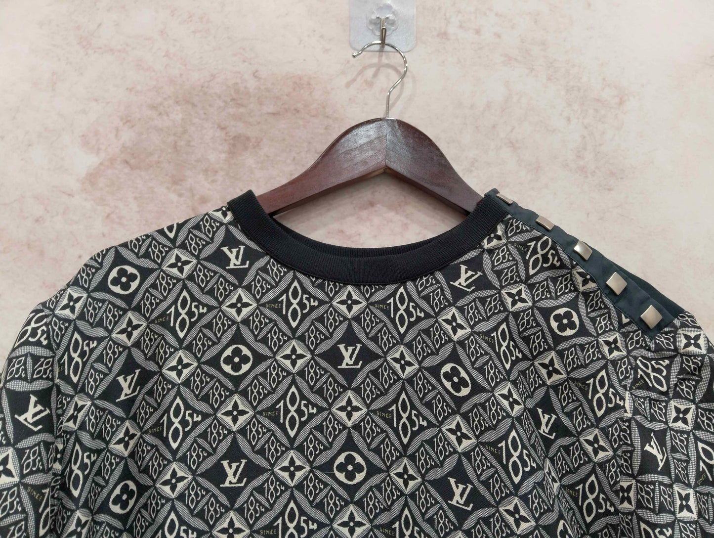 Louis Vuitton - Other - Silk - Black - (M)