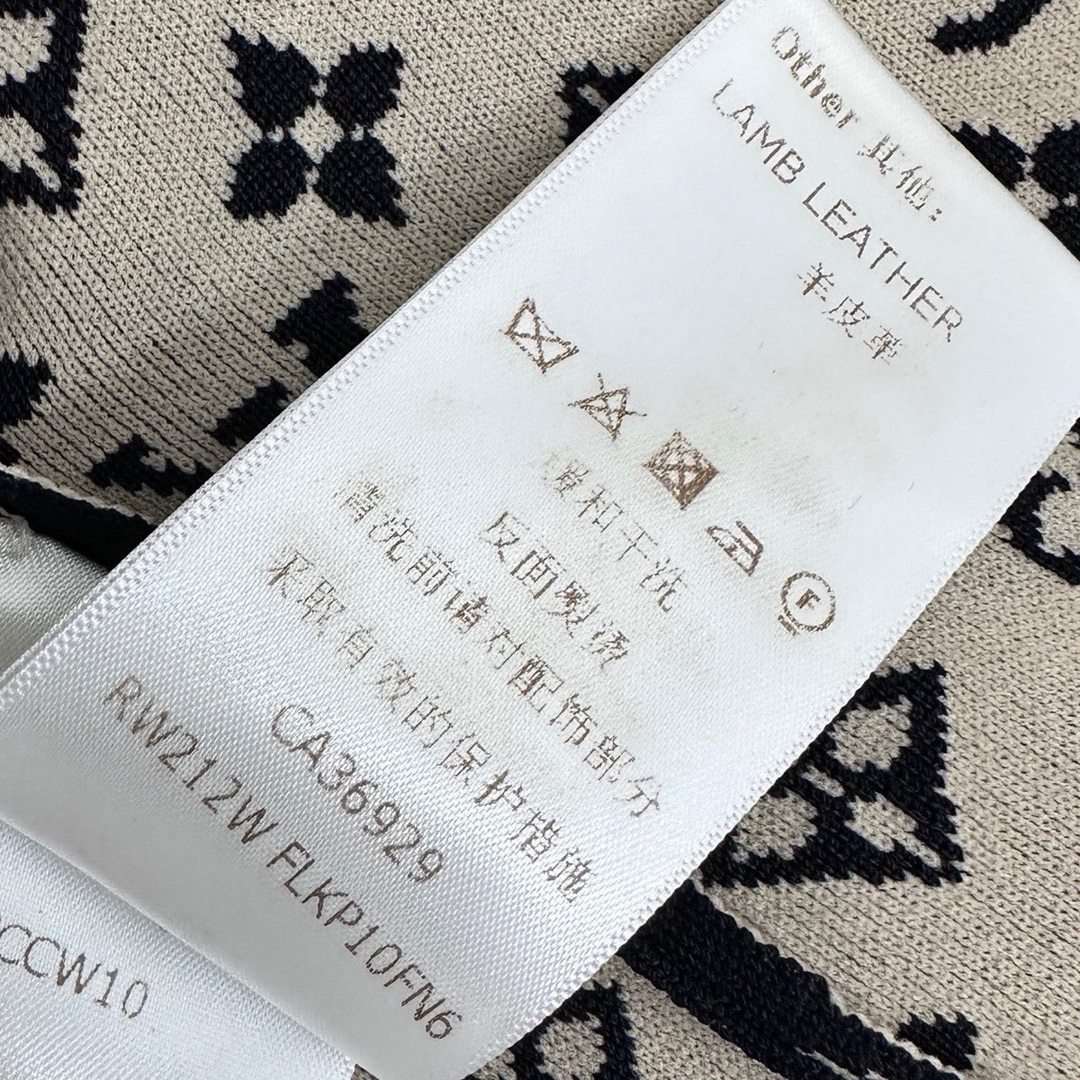 Louis Vuitton - Other - Silk - Black - (S)