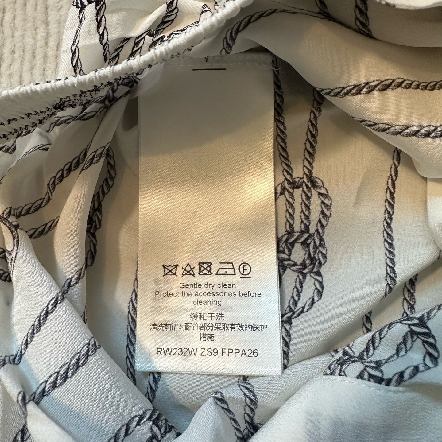 Louis Vuitton - Other - Silk - White - (38)