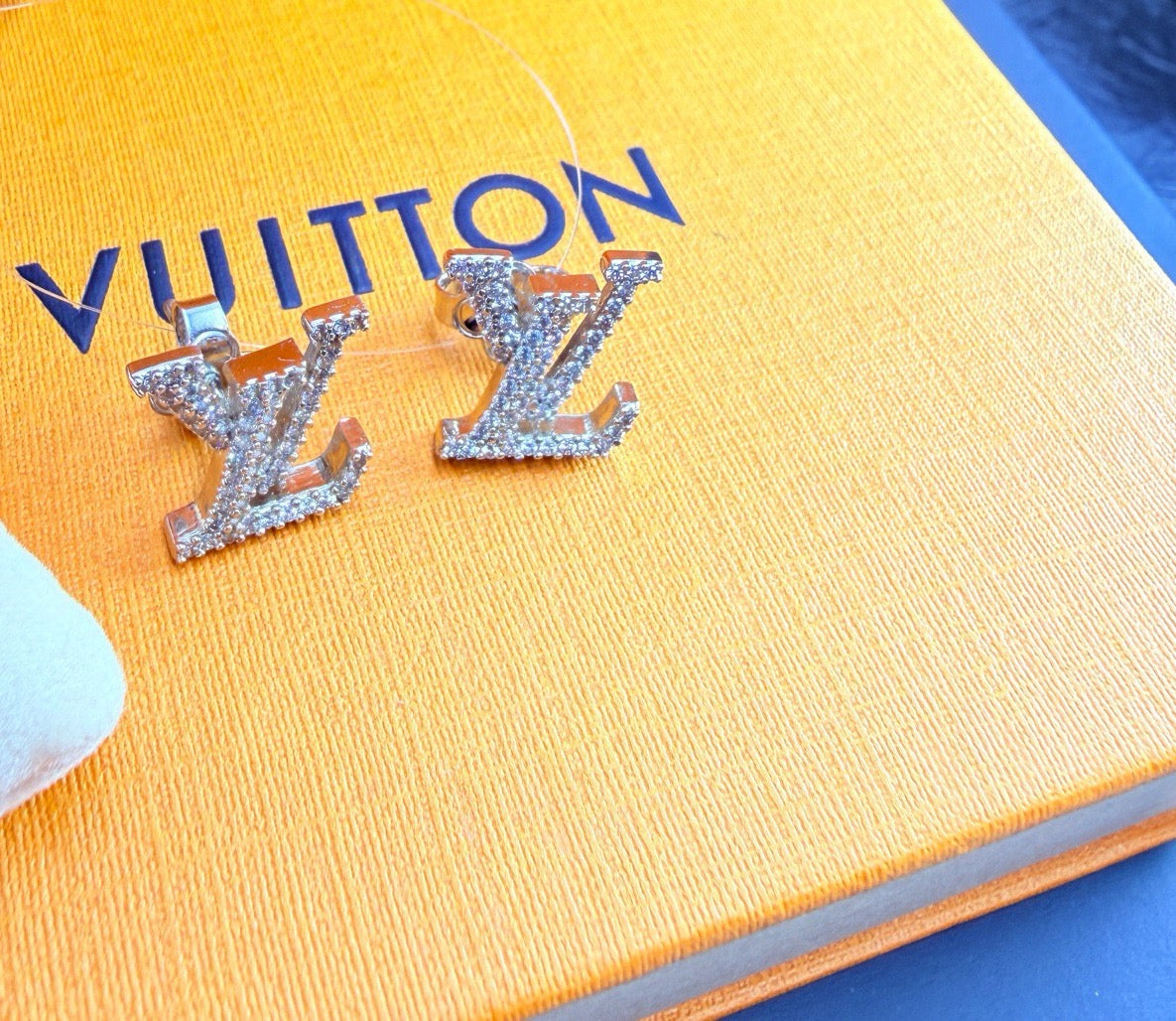 Louis Vuitton - Other - Silver-tone metal with crystal embellishments - Silver