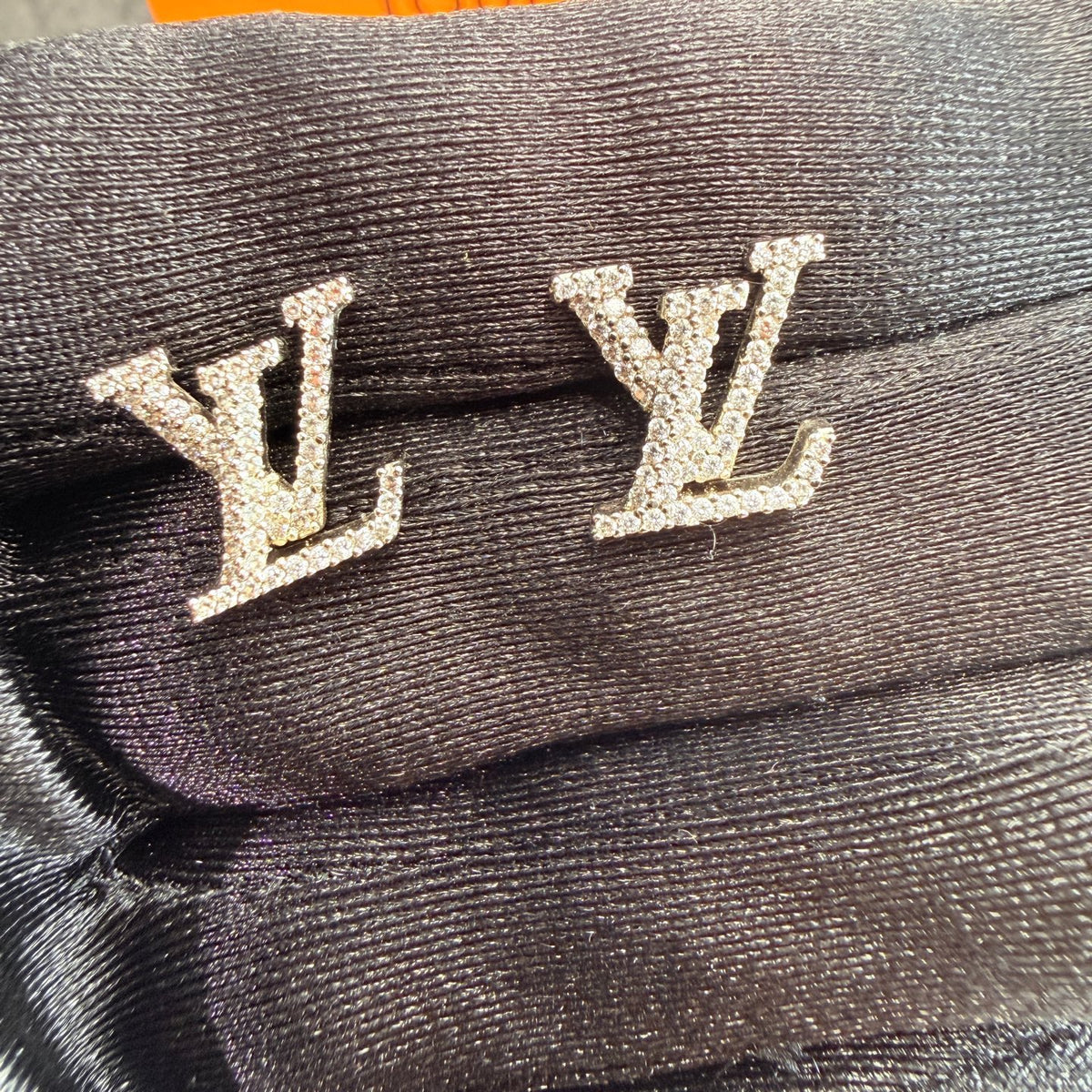 Louis Vuitton - Other - Silver-tone metal with crystal embellishments - Silver