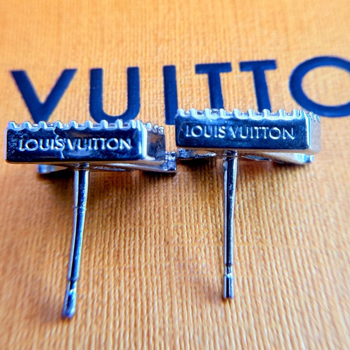 Louis Vuitton - Other - Silver-tone metal with crystal embellishments - Silver