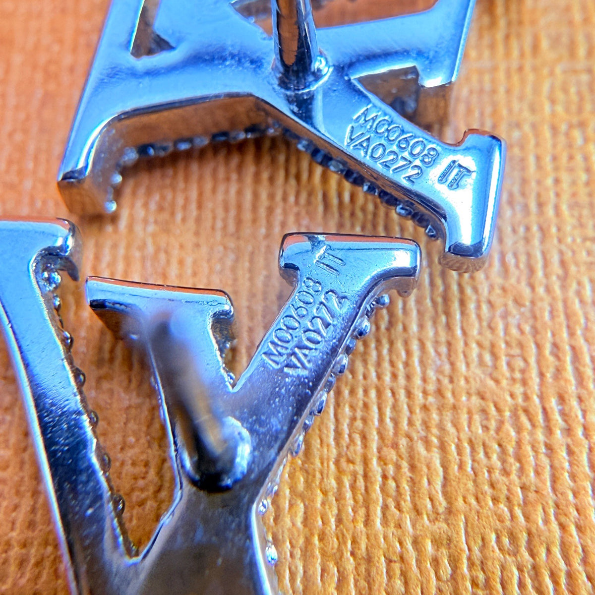 Louis Vuitton - Other - Silver-tone metal with crystal embellishments - Silver