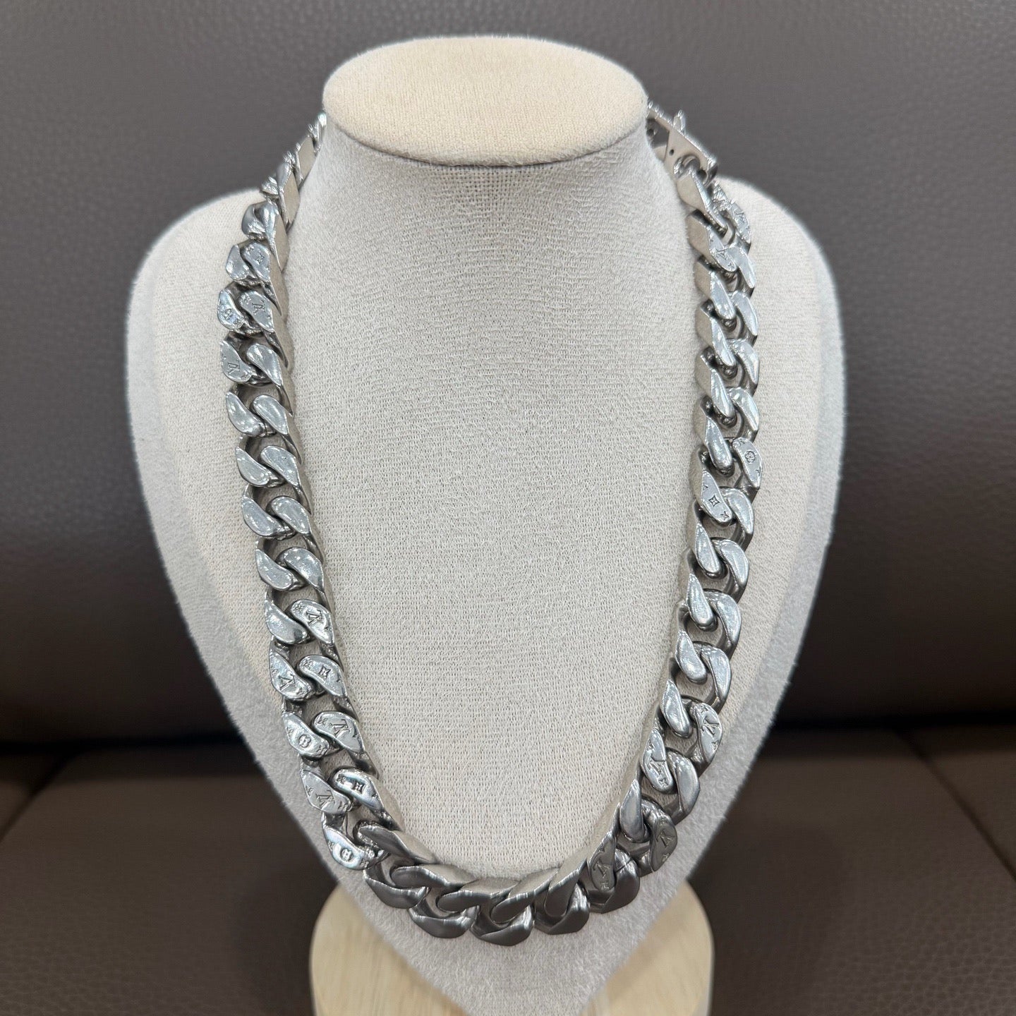 Louis Vuitton - Other - Steel - Silver - (46 cm)