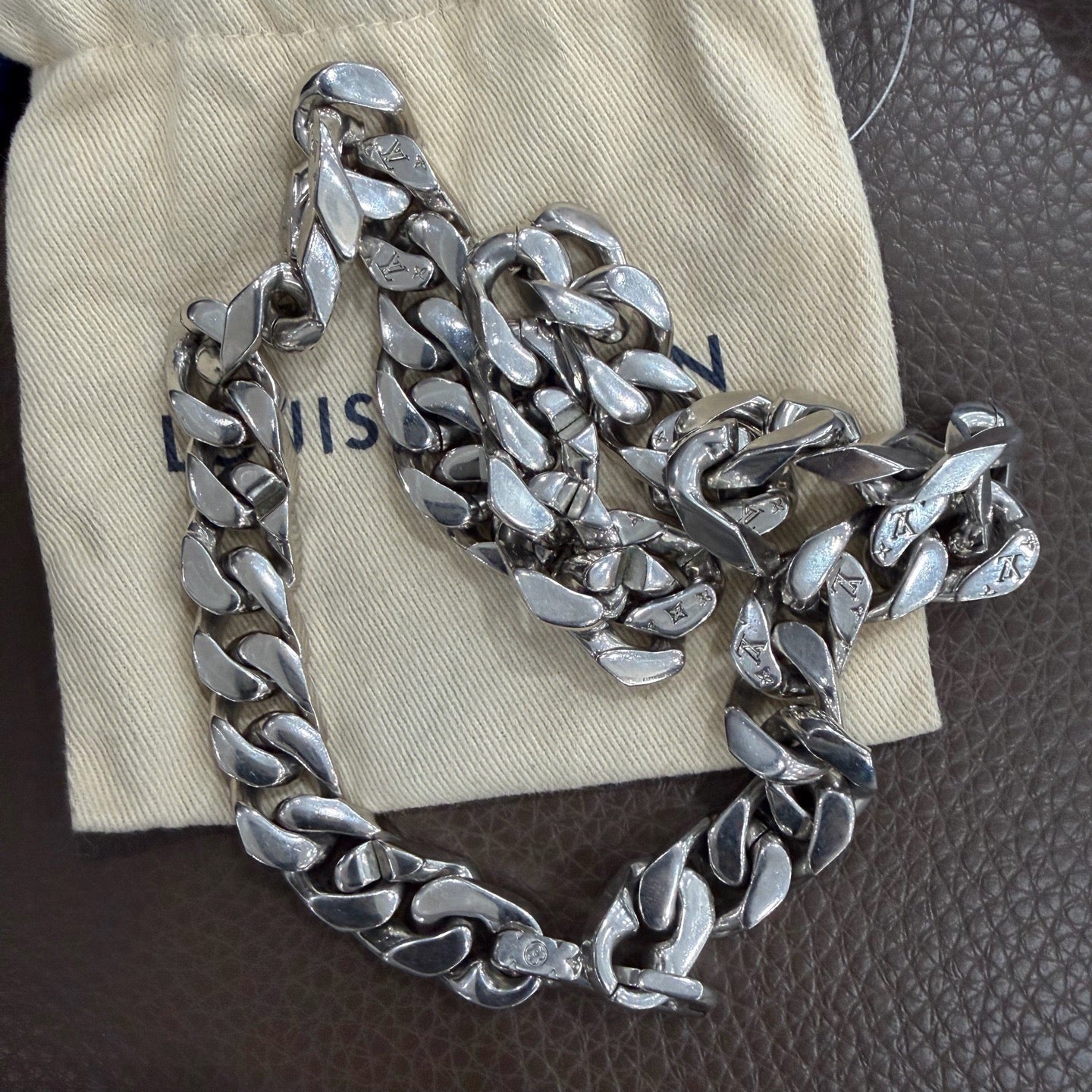 Louis Vuitton - Other - Steel - Silver - (46 cm)