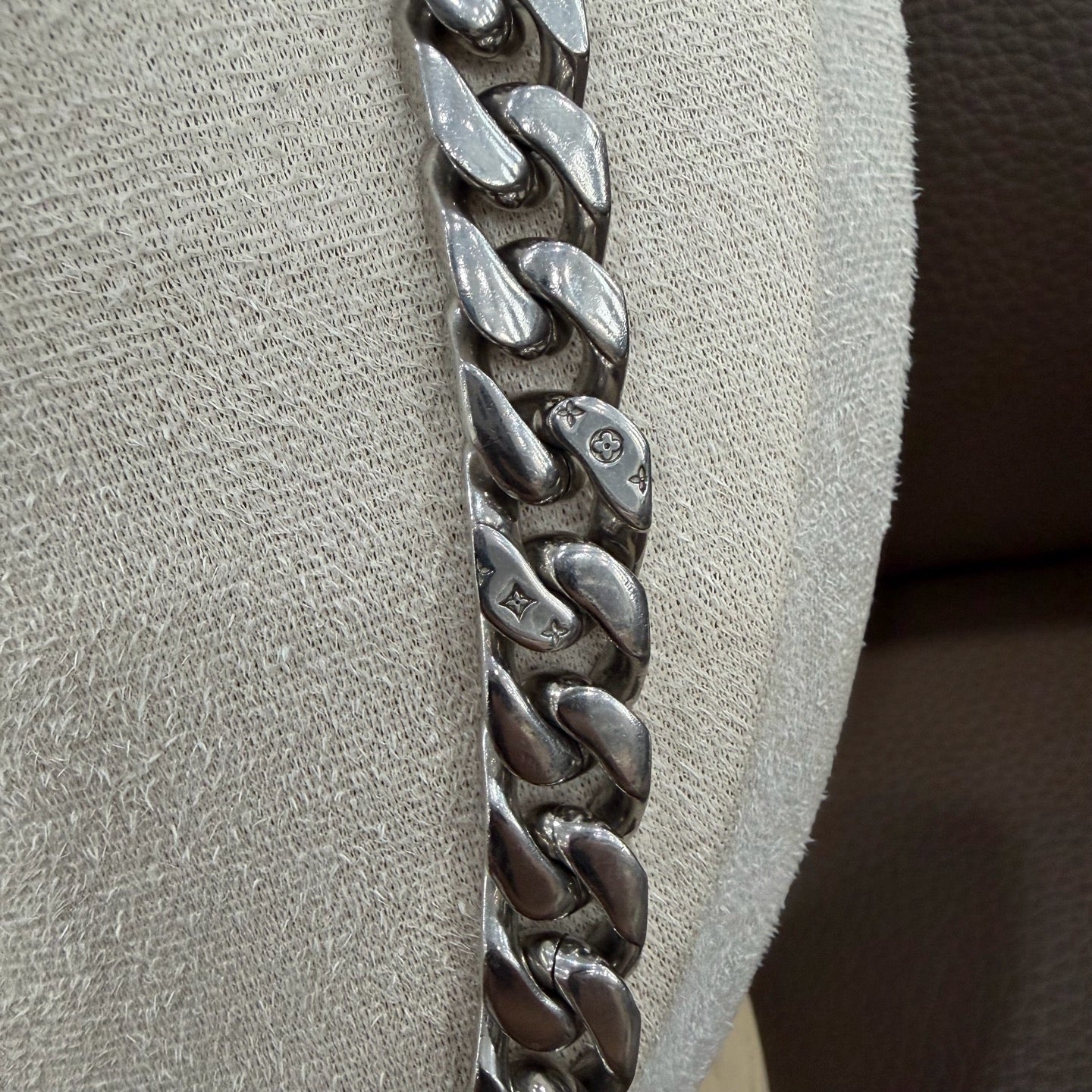 Louis Vuitton - Other - Steel - Silver - (46 cm)