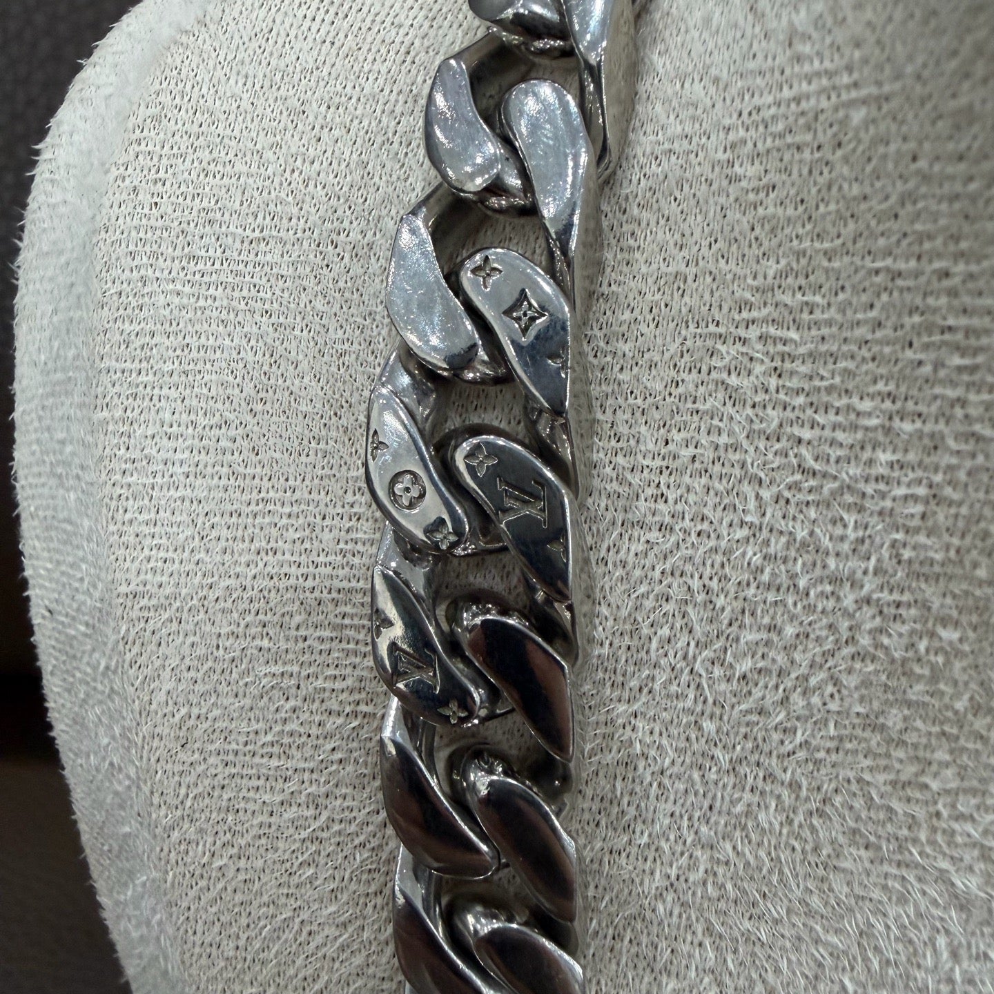 Louis Vuitton - Other - Steel - Silver - (46 cm)