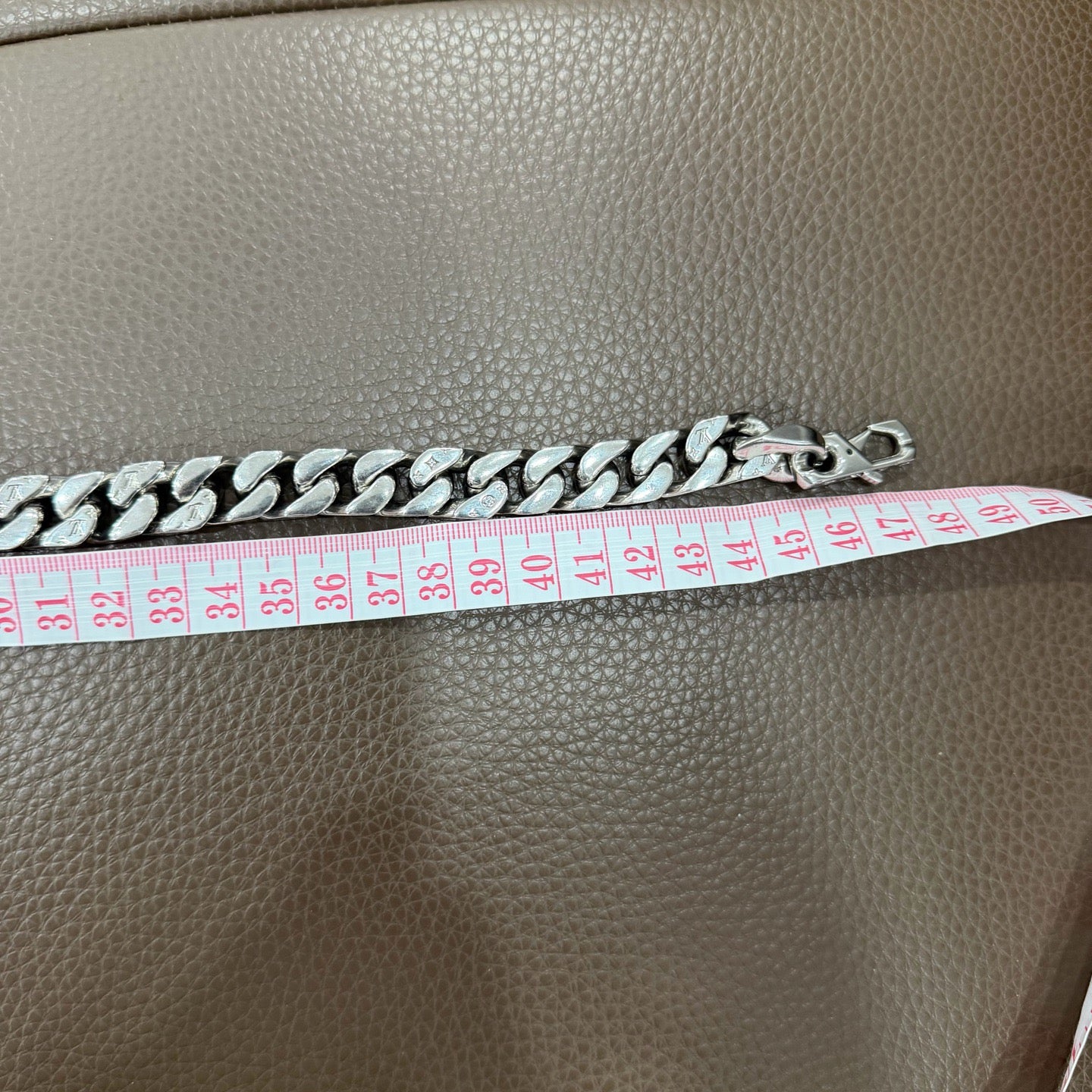 Louis Vuitton - Other - Steel - Silver - (46 cm)