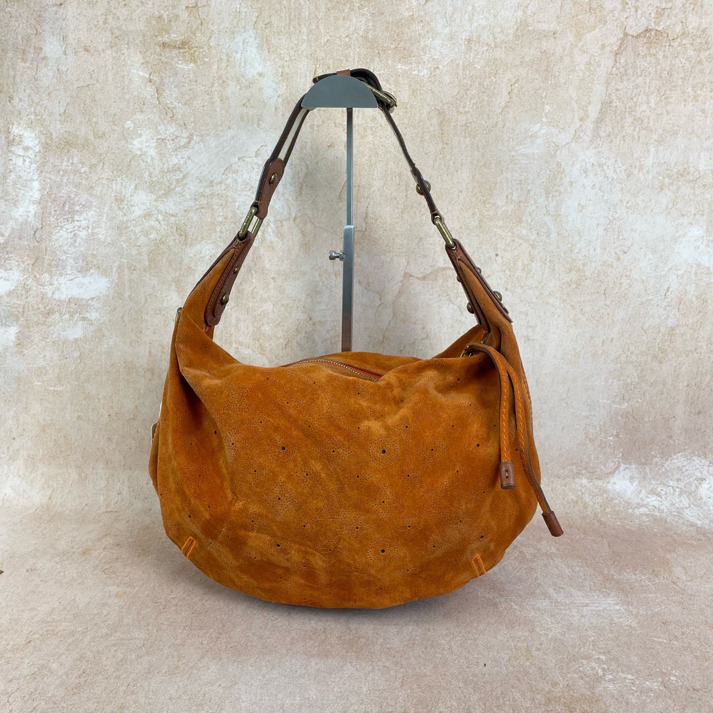 Louis Vuitton - Other - Suede - Orange - (medium)