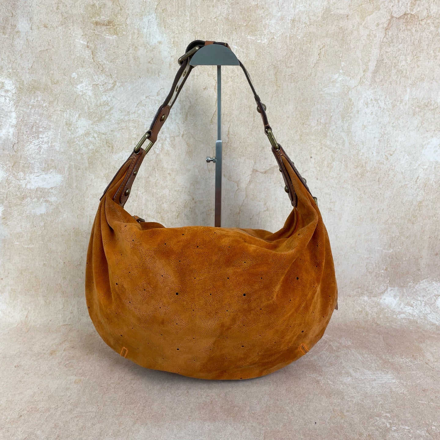 Louis Vuitton - Other - Suede - Orange - (medium)
