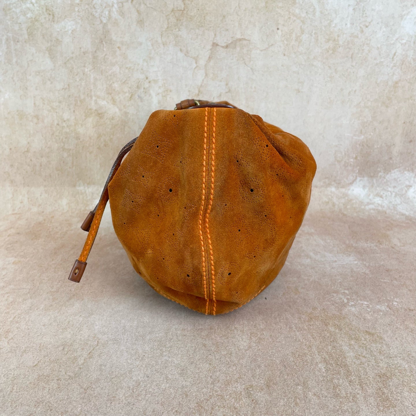 Louis Vuitton - Other - Suede - Orange - (medium)