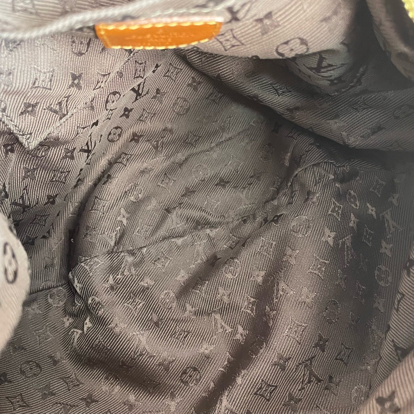 Louis Vuitton - Other - Suede - Orange - (medium)