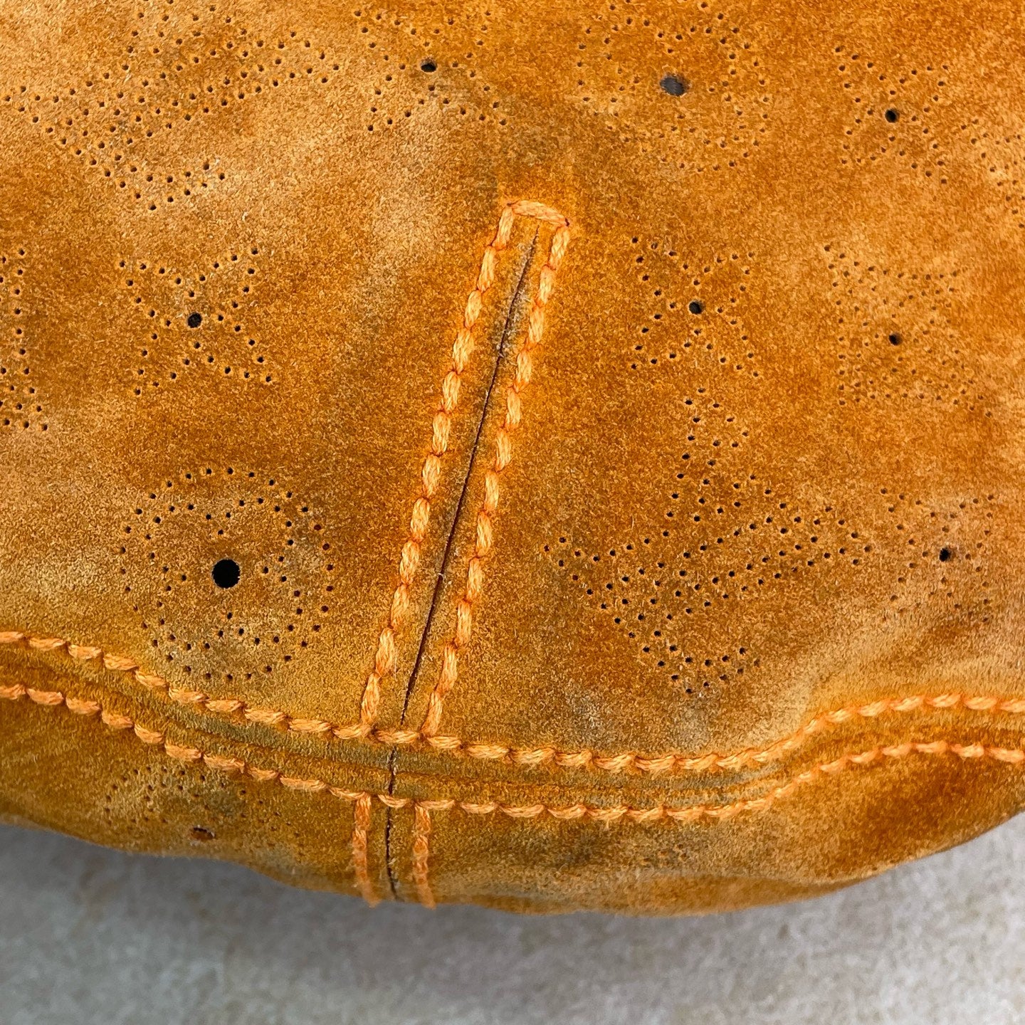 Louis Vuitton - Other - Suede - Orange - (medium)