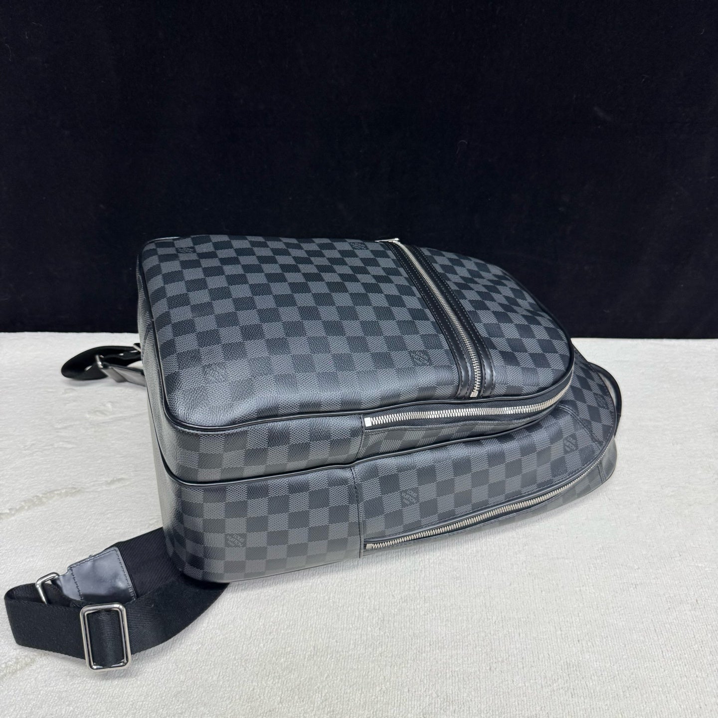 Louis Vuitton - Other - Synthetic - Black - (large)