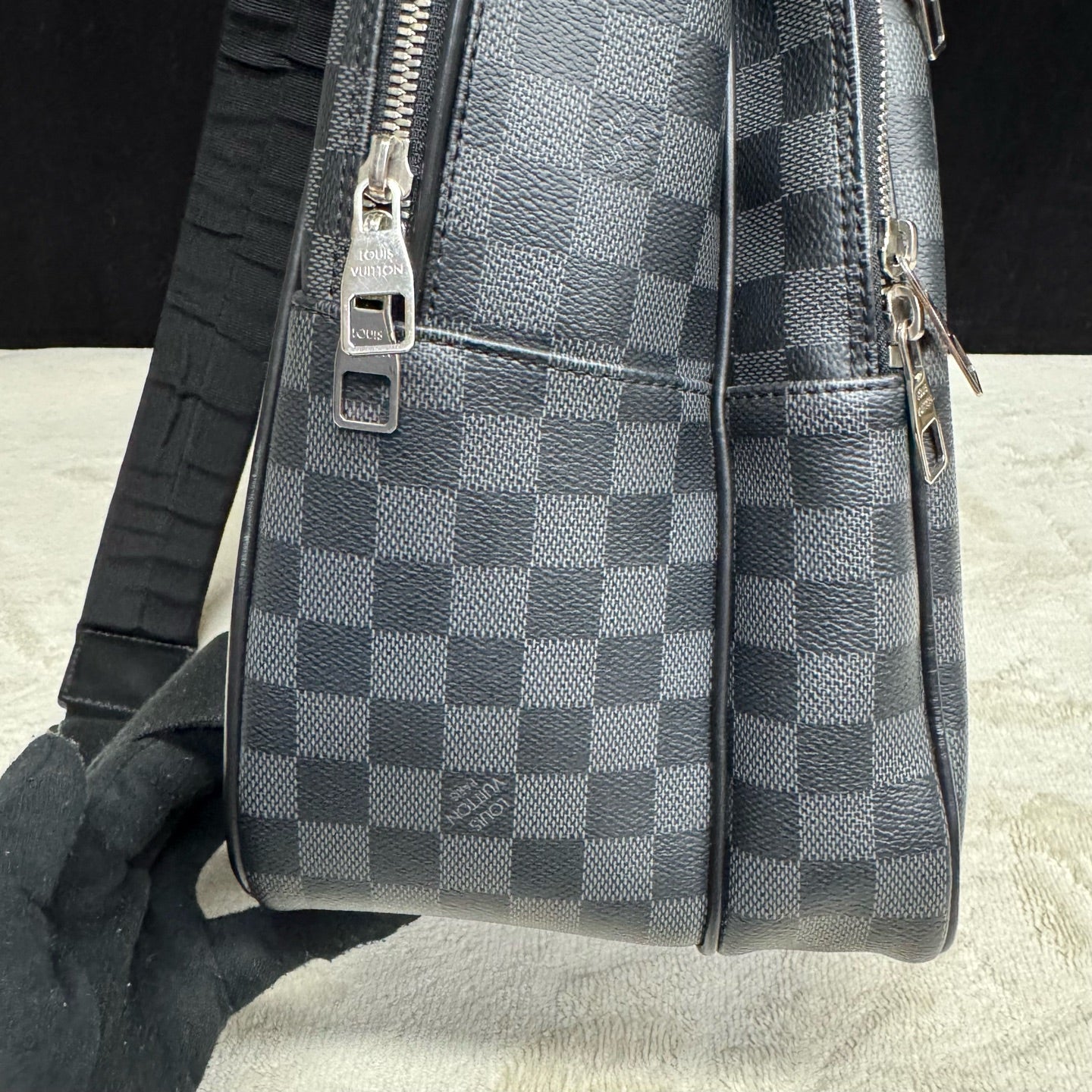 Louis Vuitton - Other - Synthetic - Black - (large)