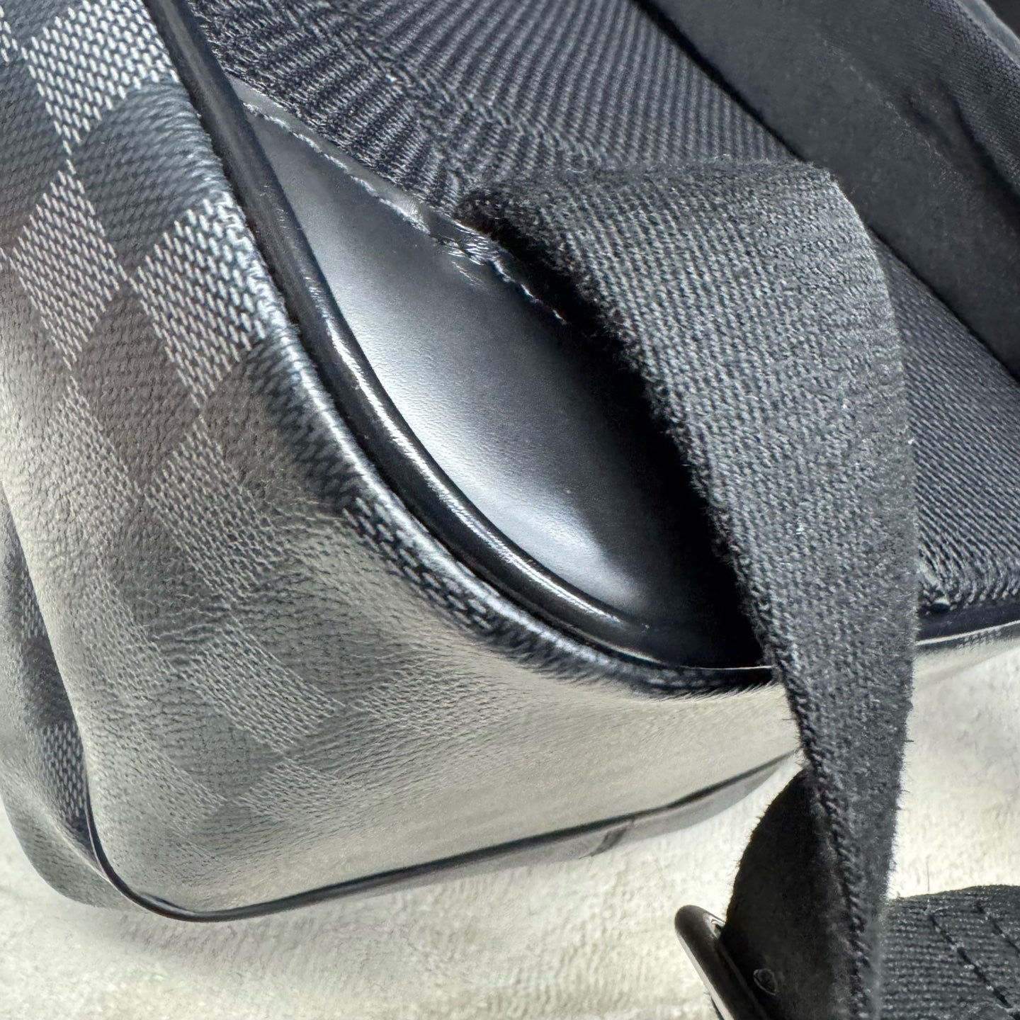Louis Vuitton - Other - Synthetic - Black - (large)