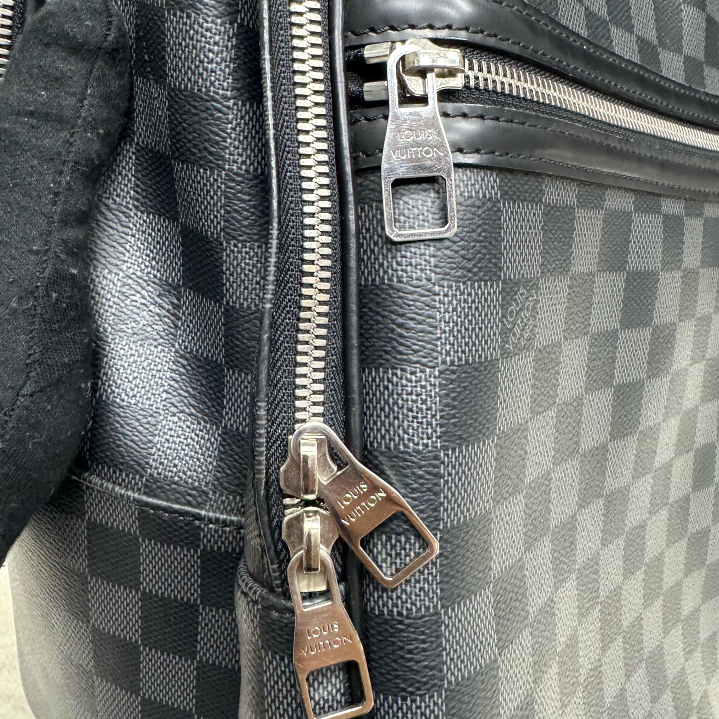 Louis Vuitton - Other - Synthetic - Black - (large)