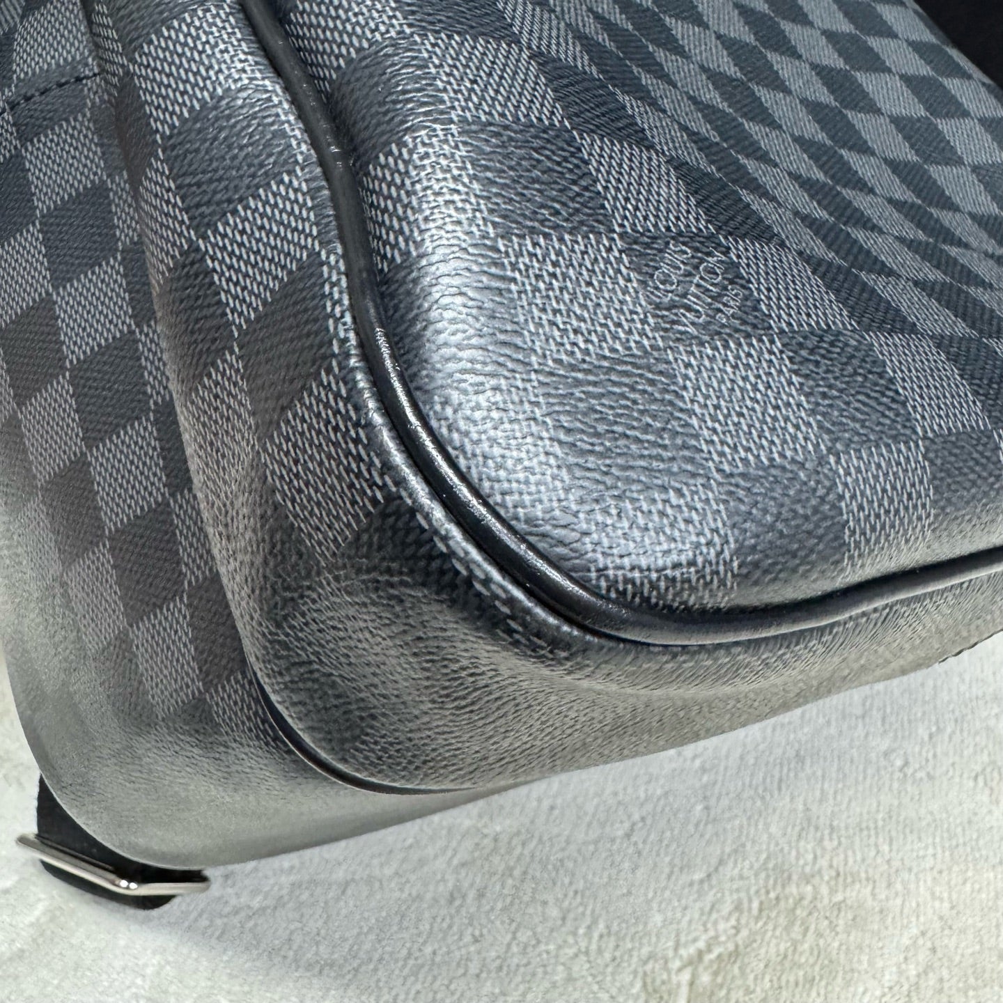 Louis Vuitton - Other - Synthetic - Black - (large)