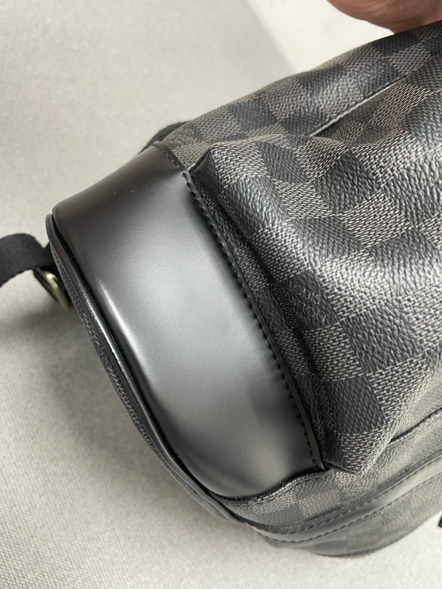 Louis Vuitton - Other - Synthetic - Black - (medium)