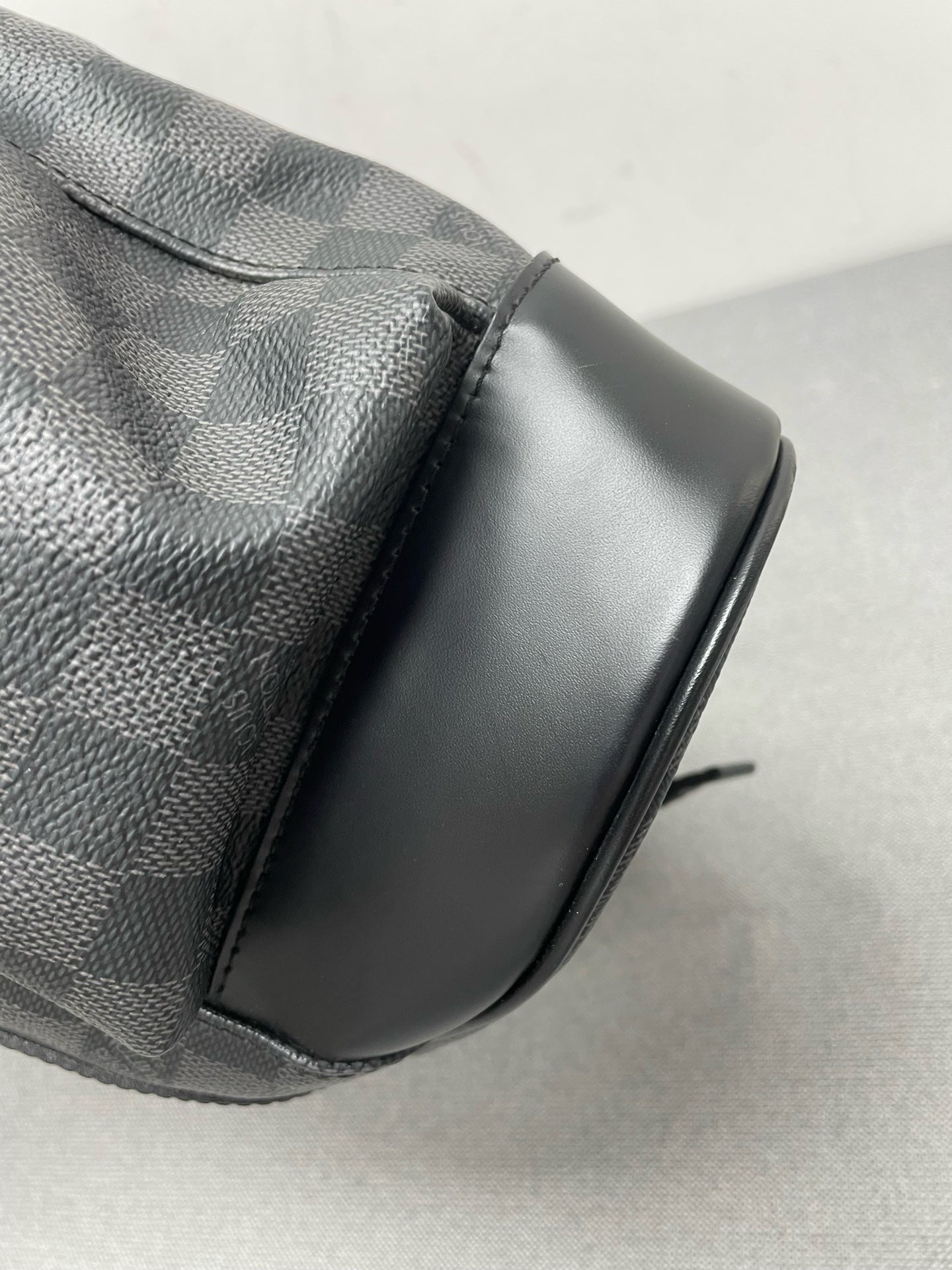 Louis Vuitton - Other - Synthetic - Black - (medium)