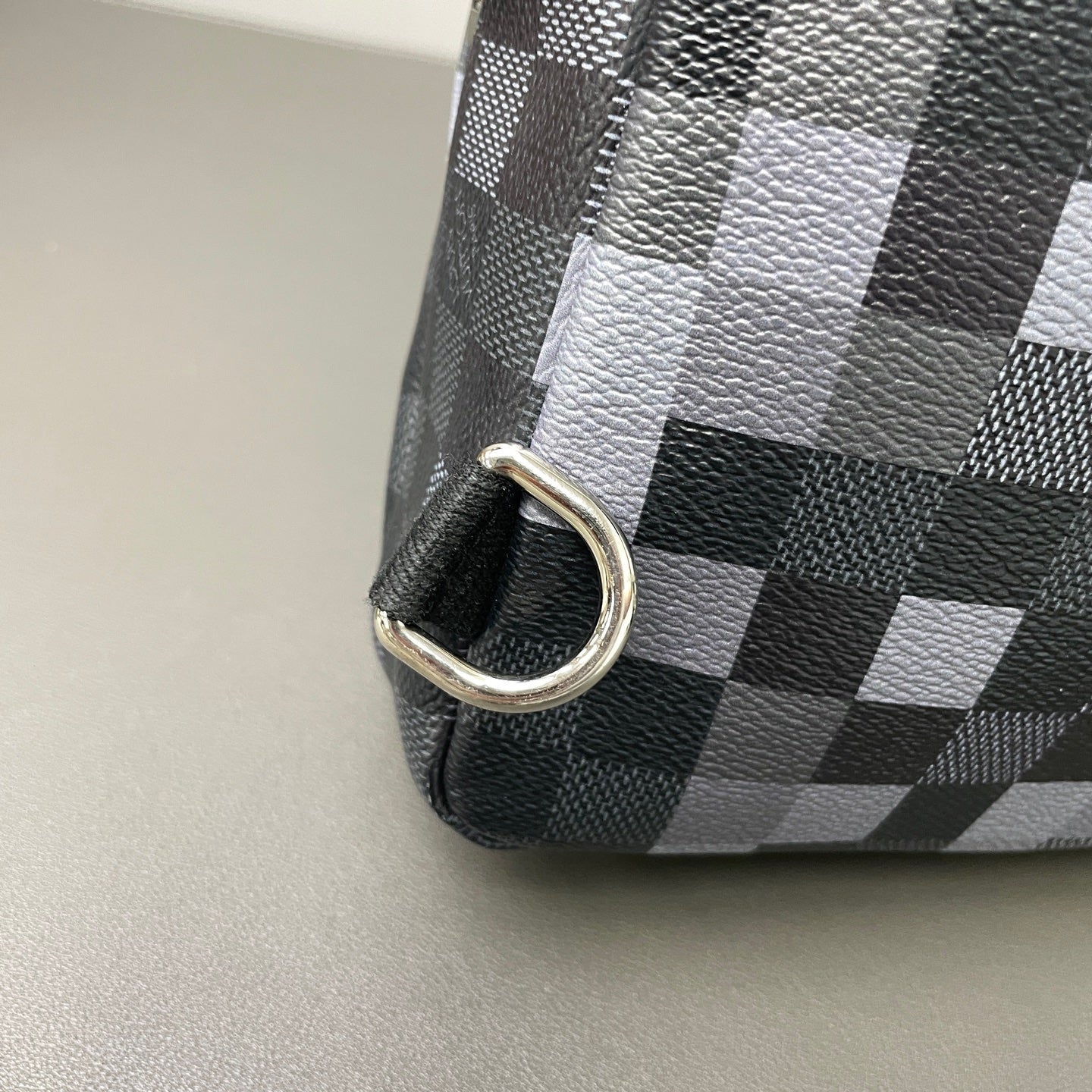 Louis Vuitton - Other - Synthetic - Black - (Other)
