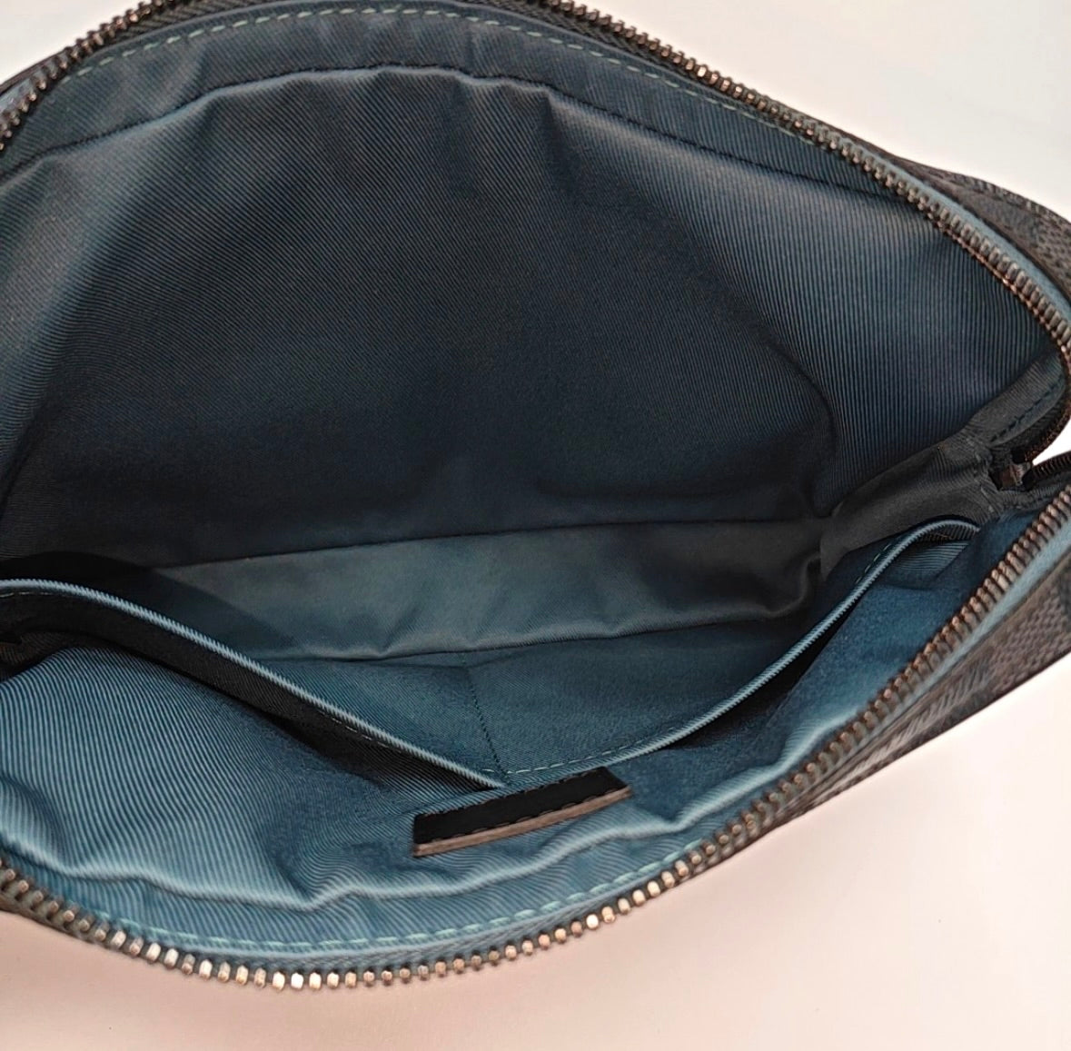 Louis Vuitton - Other - Synthetic - Black - (small)