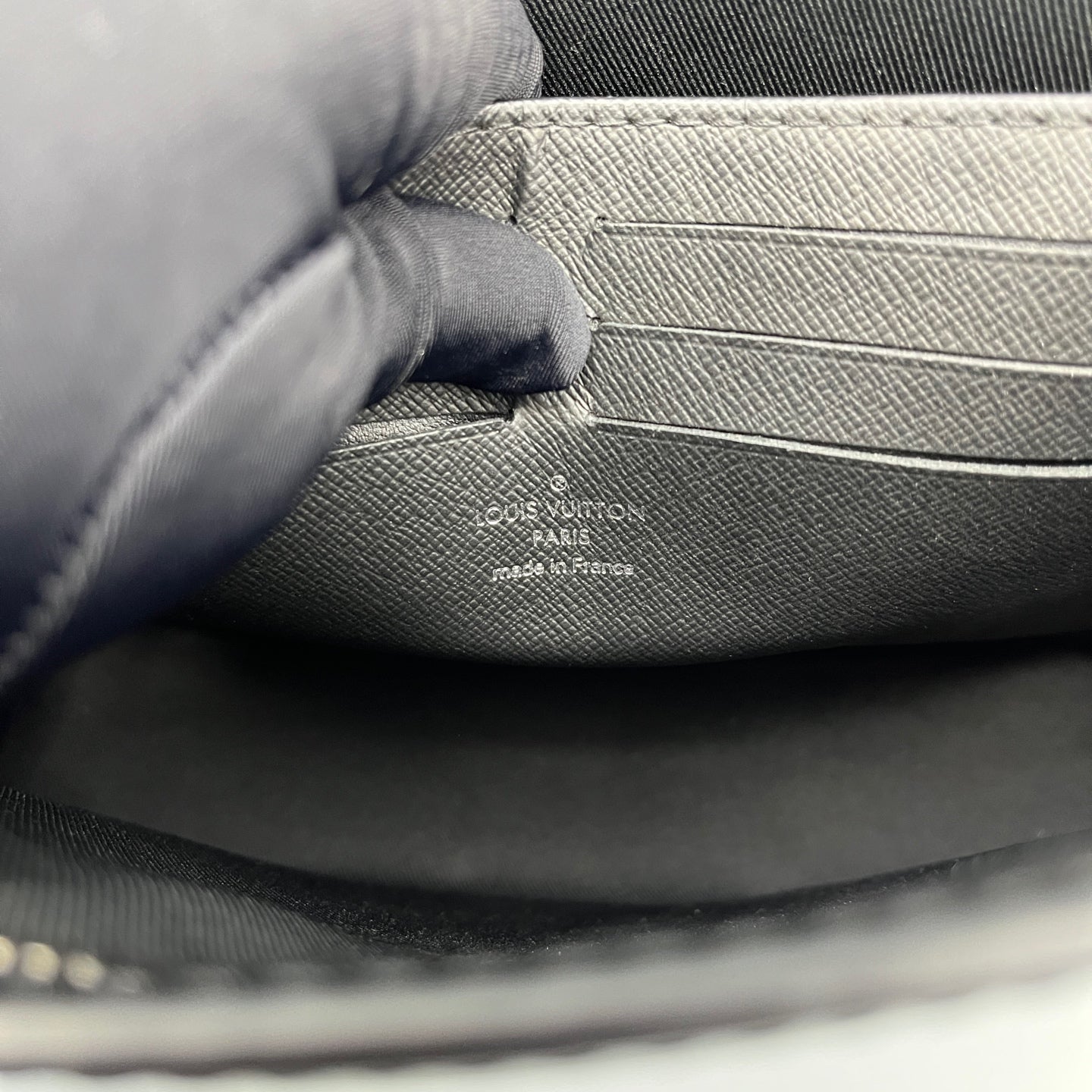 Louis Vuitton - Other - Synthetic - Black - (small)