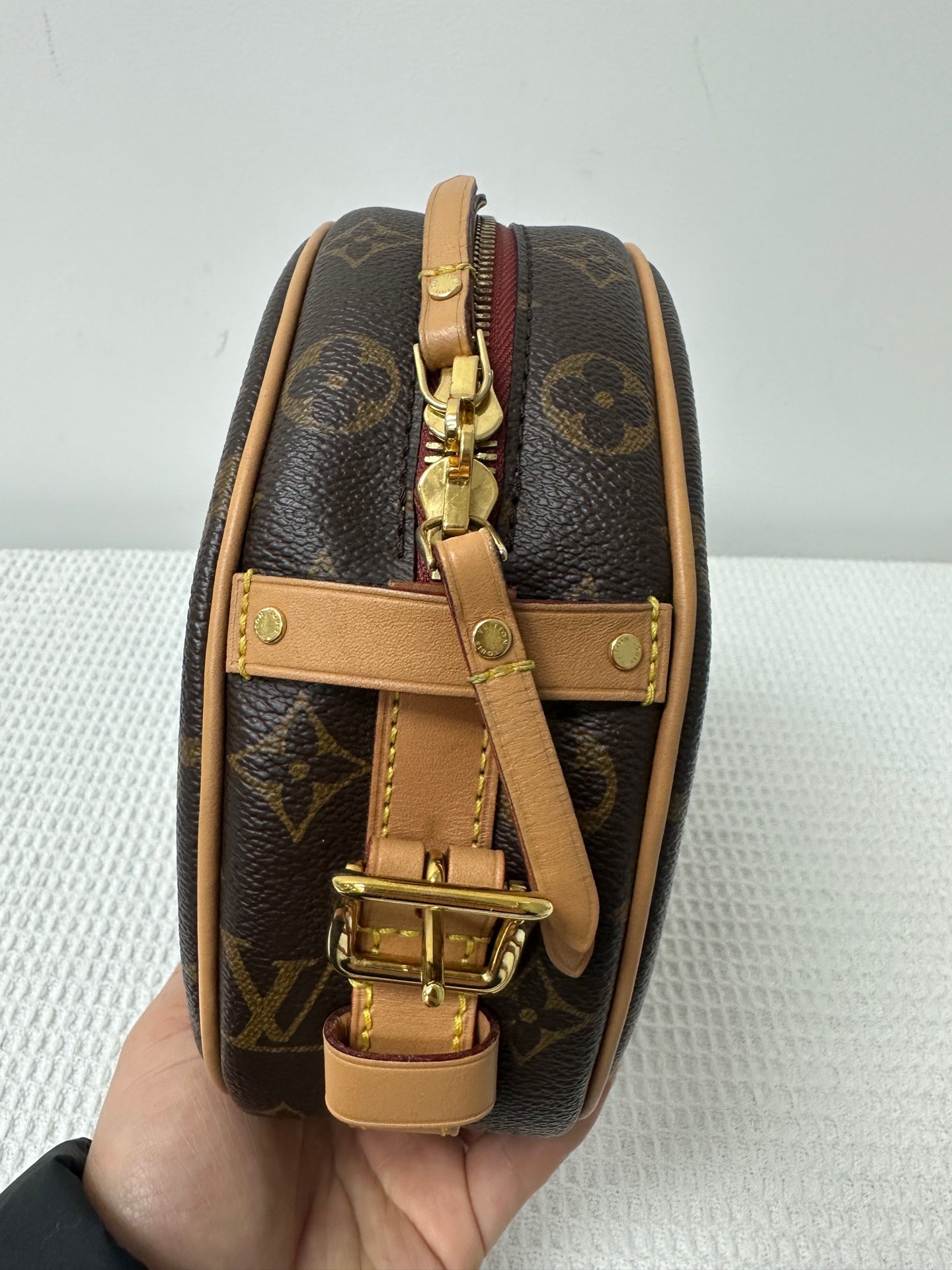 Louis Vuitton - Other - Synthetic - Brown - (large)