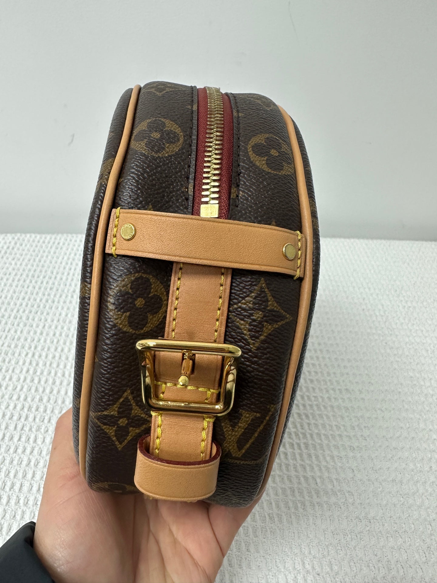 Louis Vuitton - Other - Synthetic - Brown - (large)