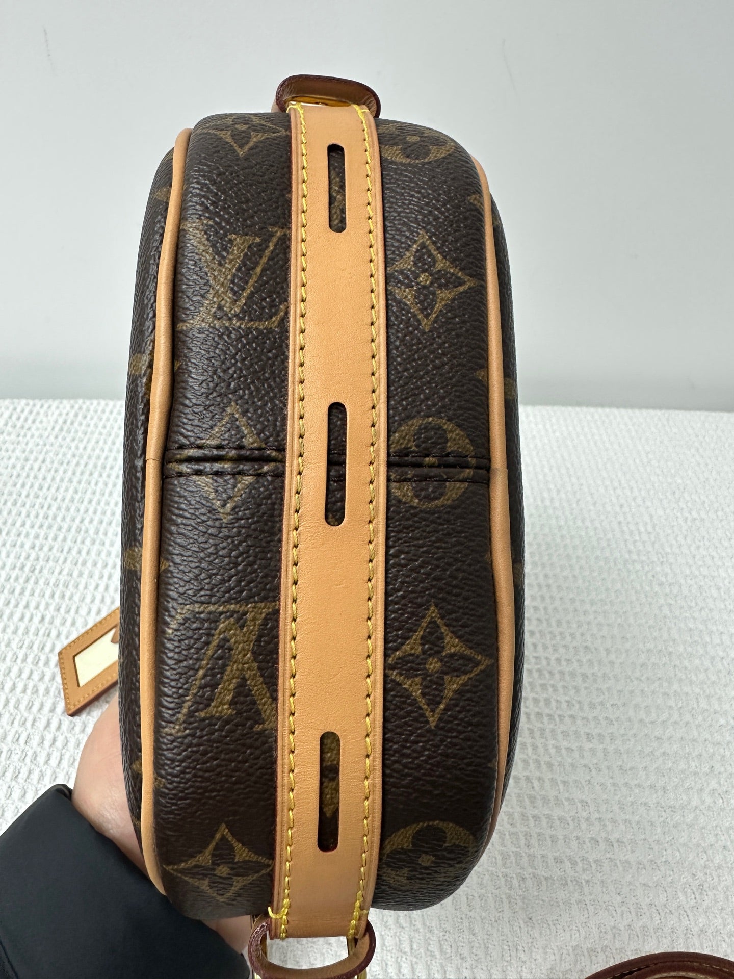 Louis Vuitton - Other - Synthetic - Brown - (large)