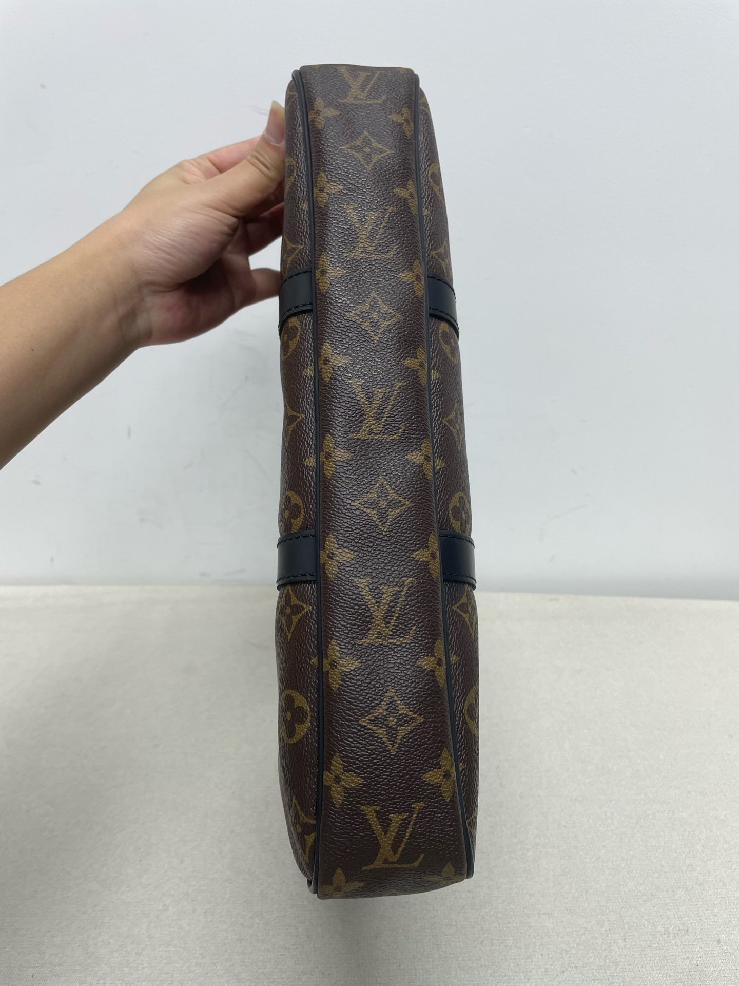 Louis Vuitton - Other - Synthetic - Brown - (large)