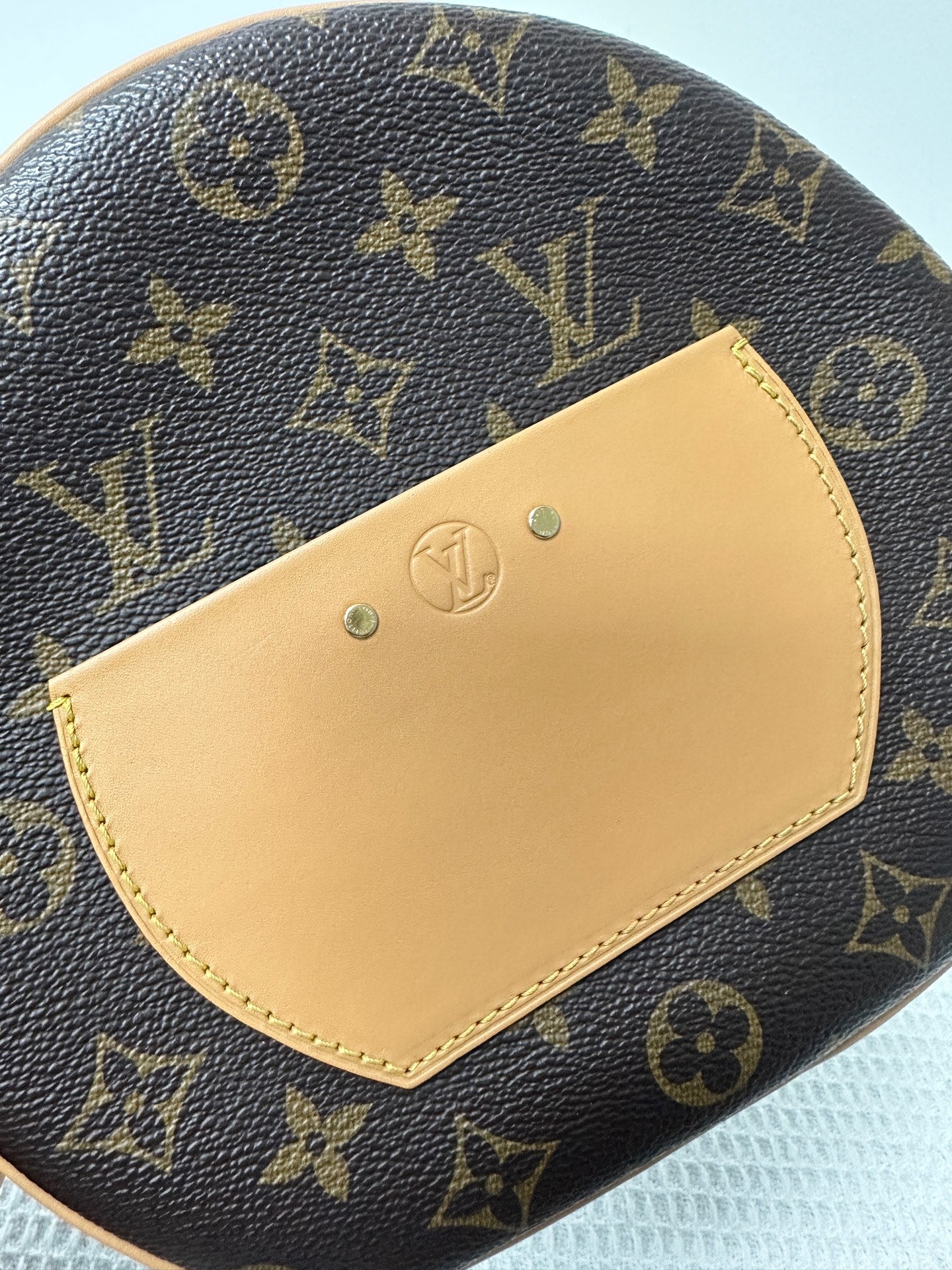 Louis Vuitton - Other - Synthetic - Brown - (large)