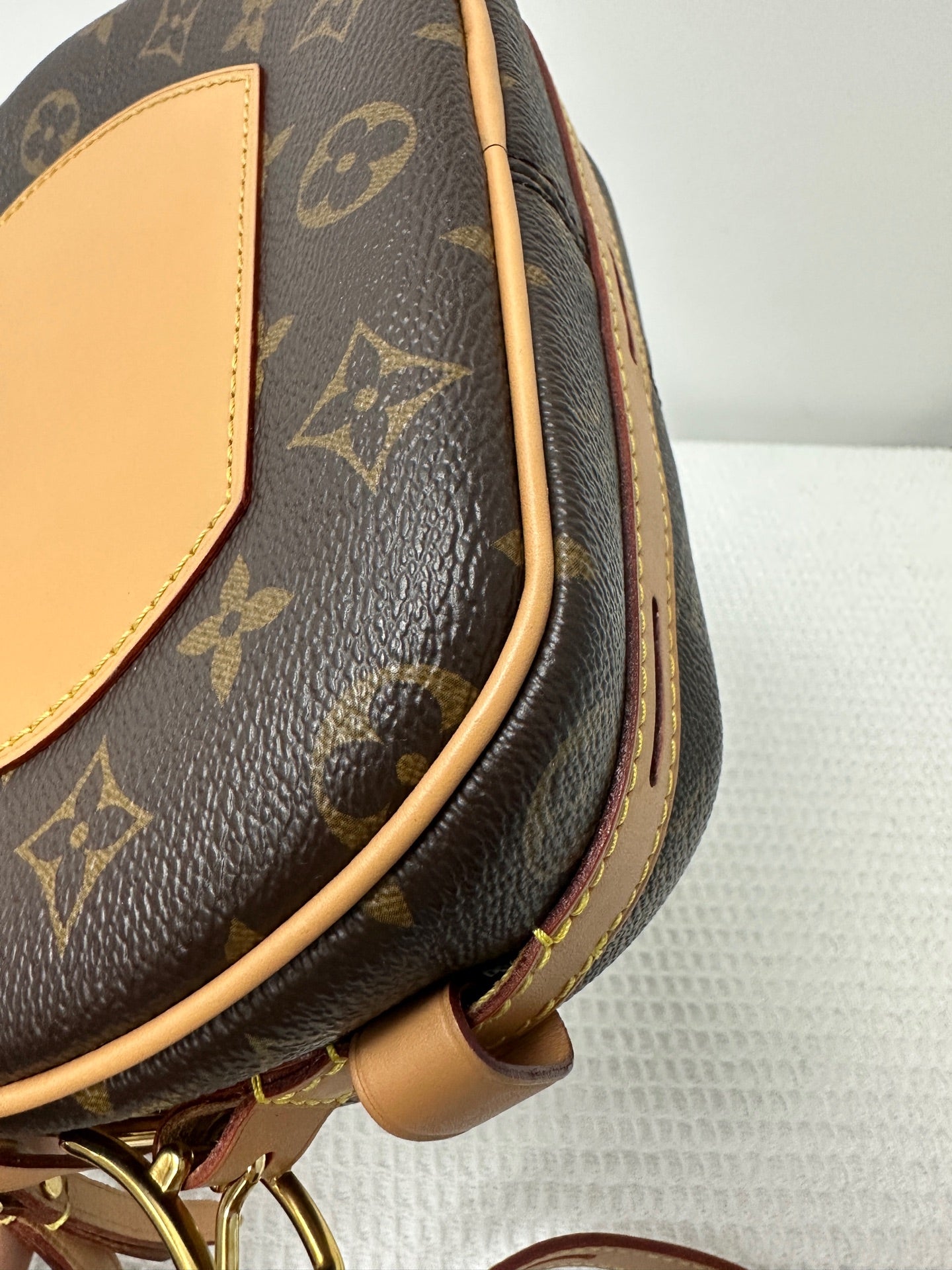 Louis Vuitton - Other - Synthetic - Brown - (large)