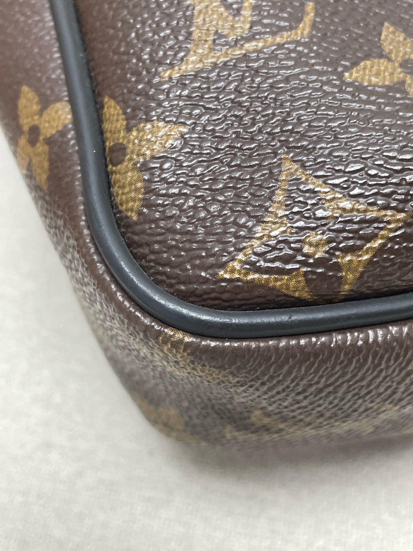 Louis Vuitton - Other - Synthetic - Brown - (large)