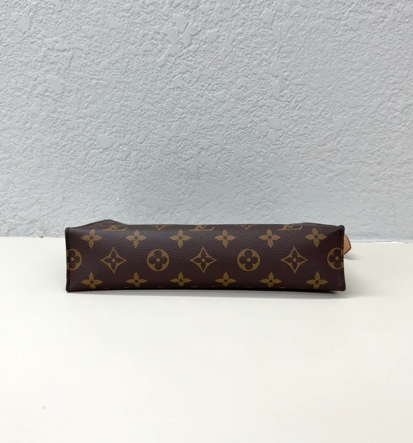Louis Vuitton - Other - Synthetic - Brown - (medium)