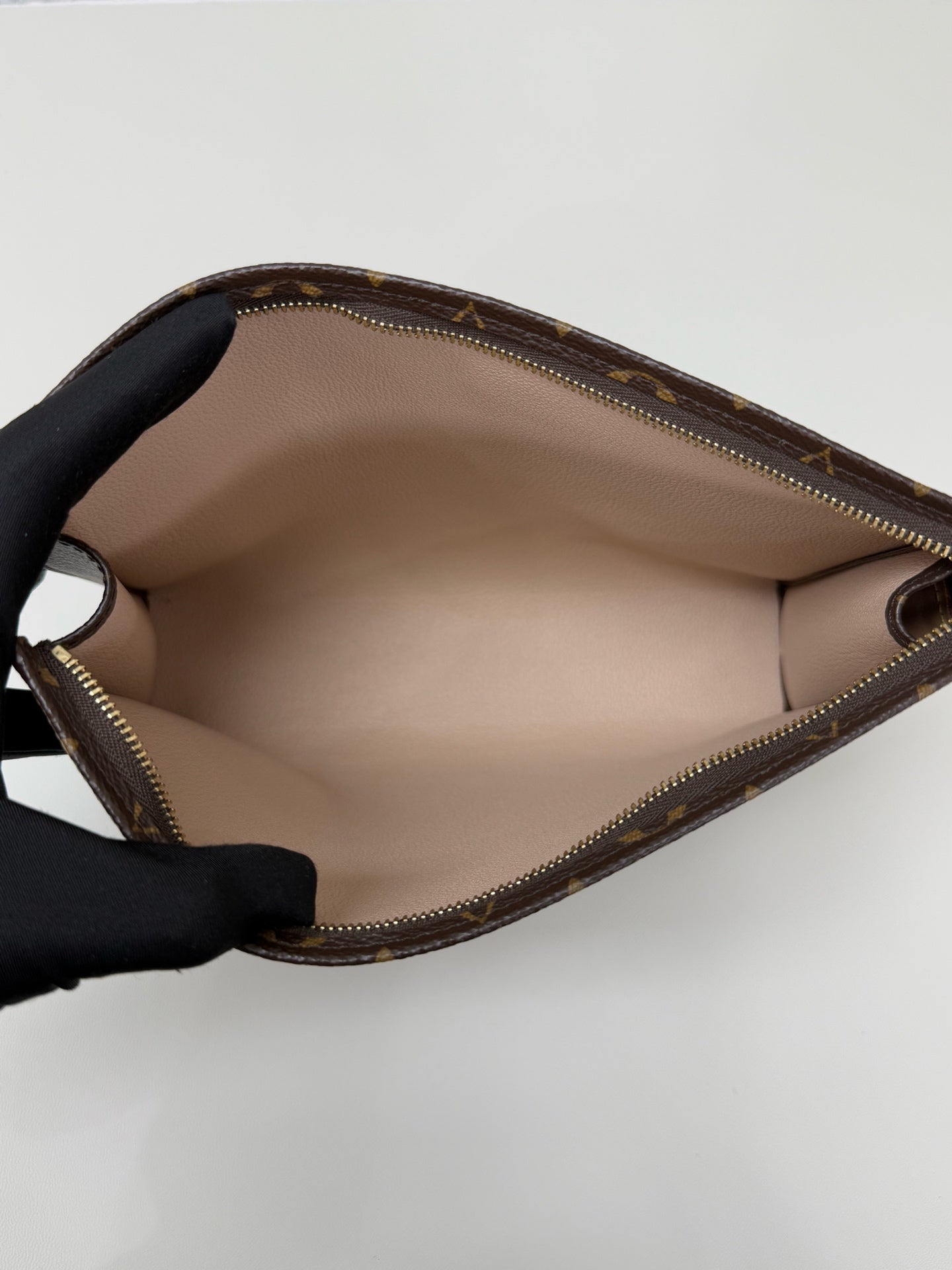 Louis Vuitton - Other - Synthetic - Brown - (medium)