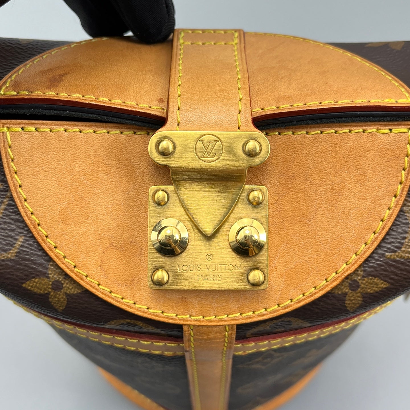 Louis Vuitton - Other - Synthetic - Brown - (medium)