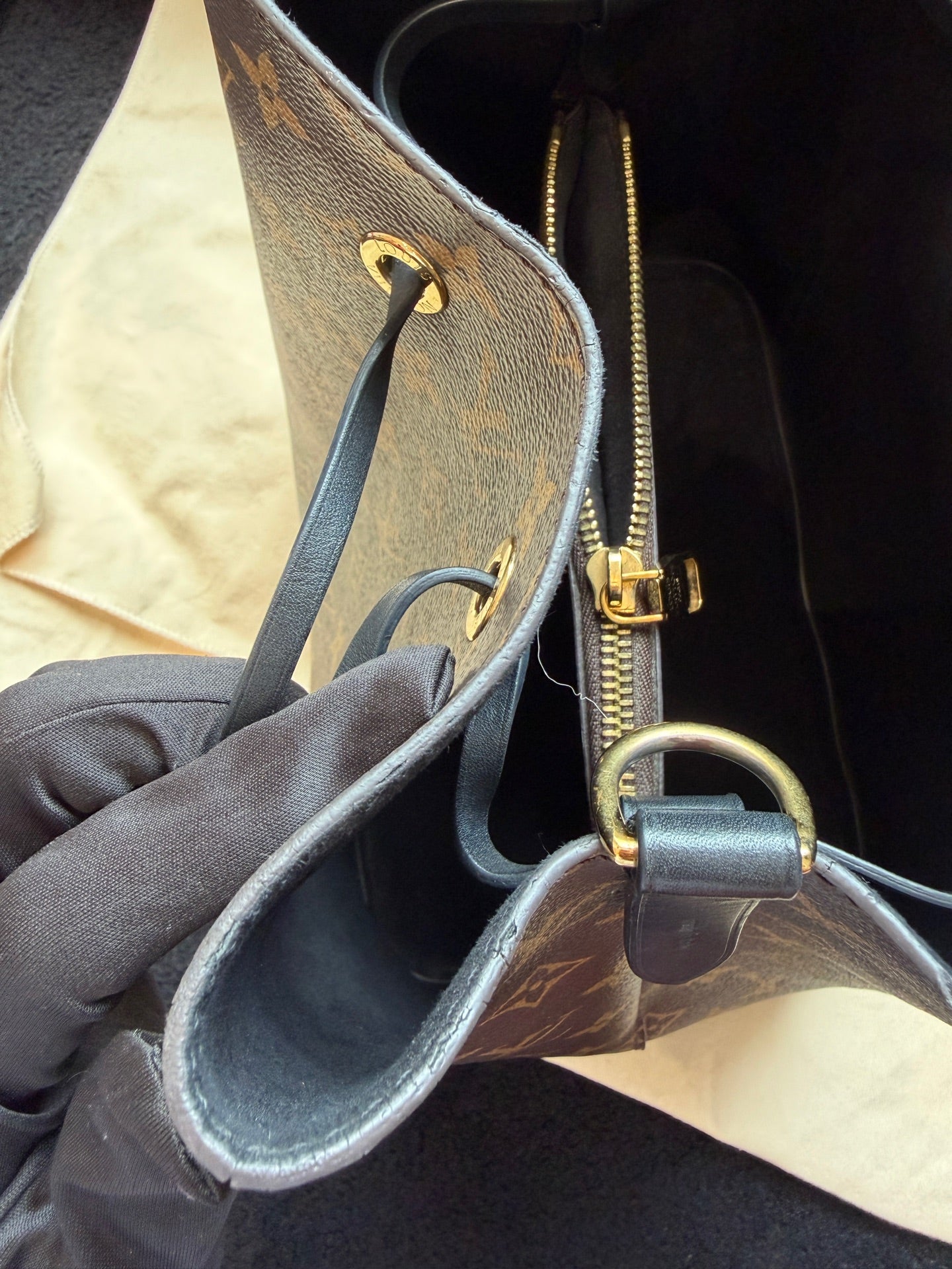 Louis Vuitton - Other - Synthetic - Brown - (medium)