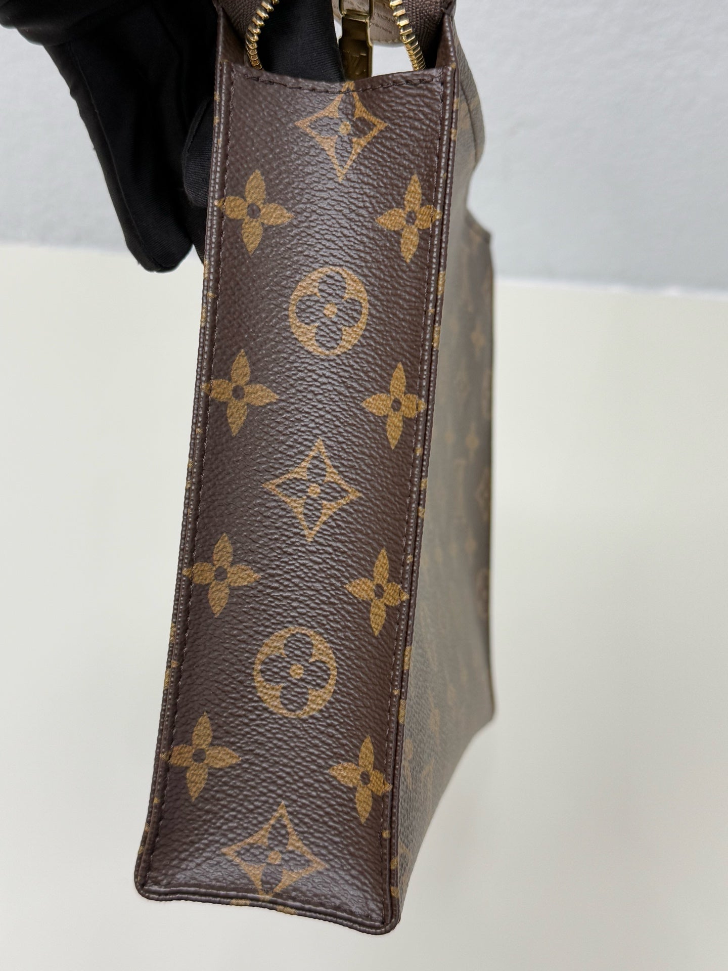 Louis Vuitton - Other - Synthetic - Brown - (medium)