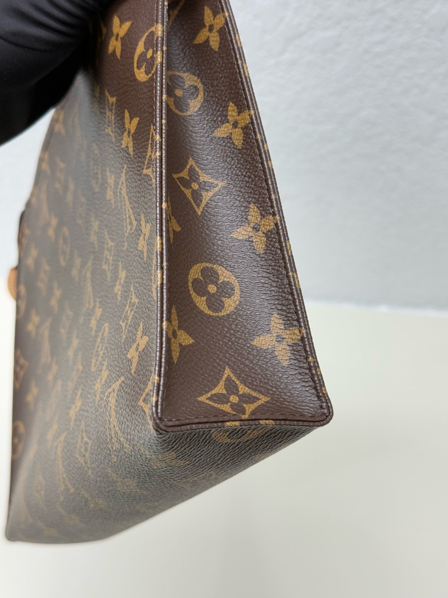 Louis Vuitton - Other - Synthetic - Brown - (medium)